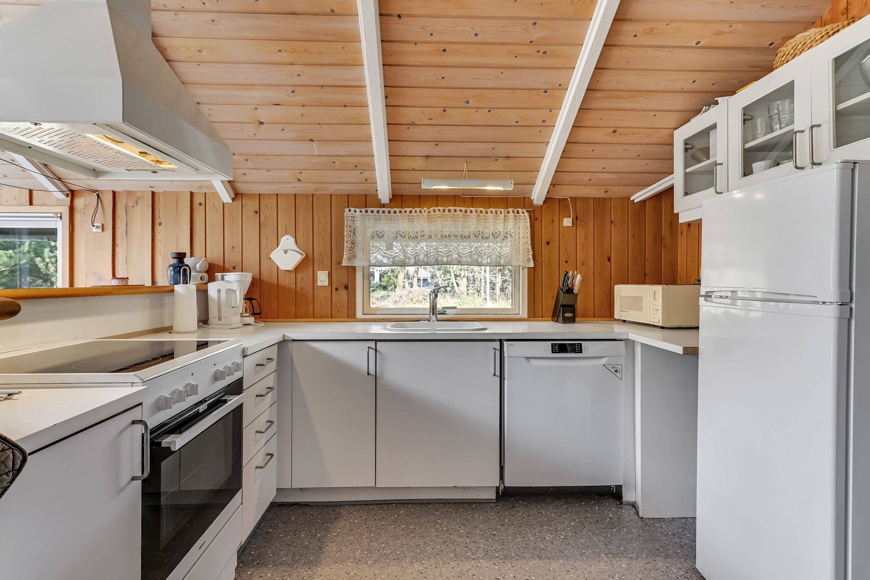 Fremhævet køkken billede i fuldskærmstilstand. Billede af Hedevej 40, Ho, 6857 Blåvand