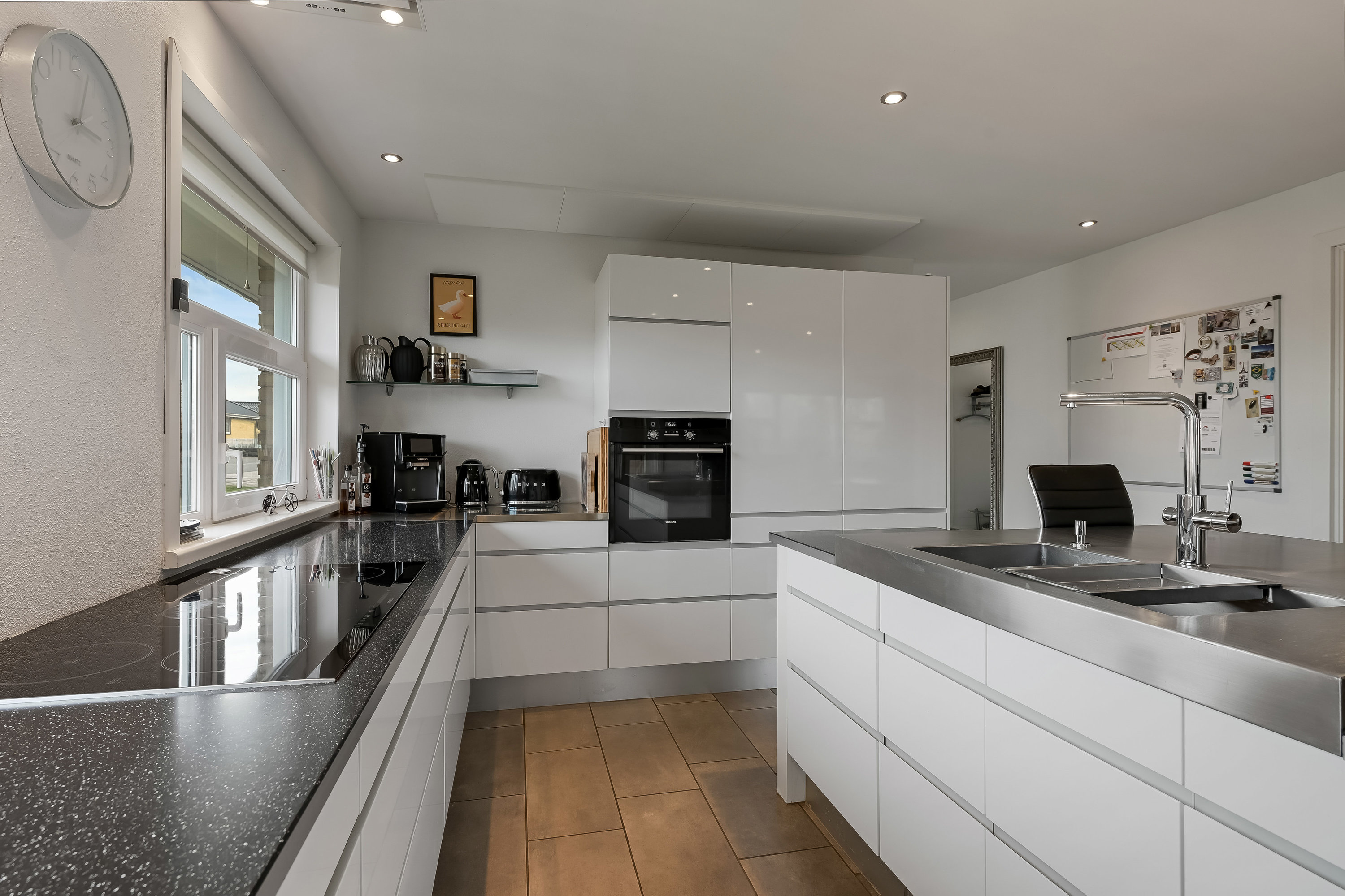 Fremhævet køkken billede i fuldskærmstilstand. Billede af Mosevangen 16, 6710 Esbjerg V