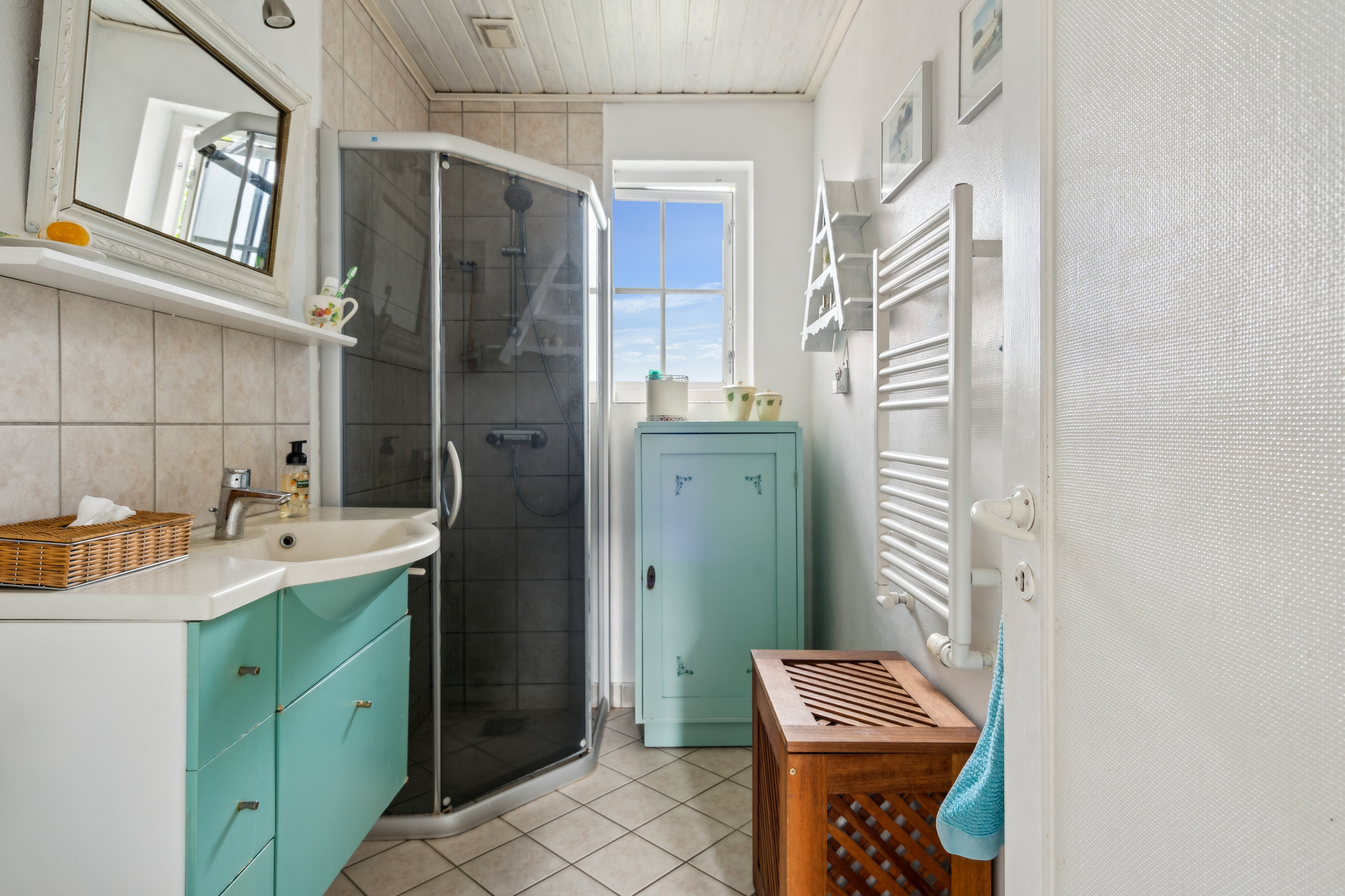 Fremhævet badeværelse billede i fuldskærmstilstand. Billede af Kløvervangen 13, 9850 Hirtshals