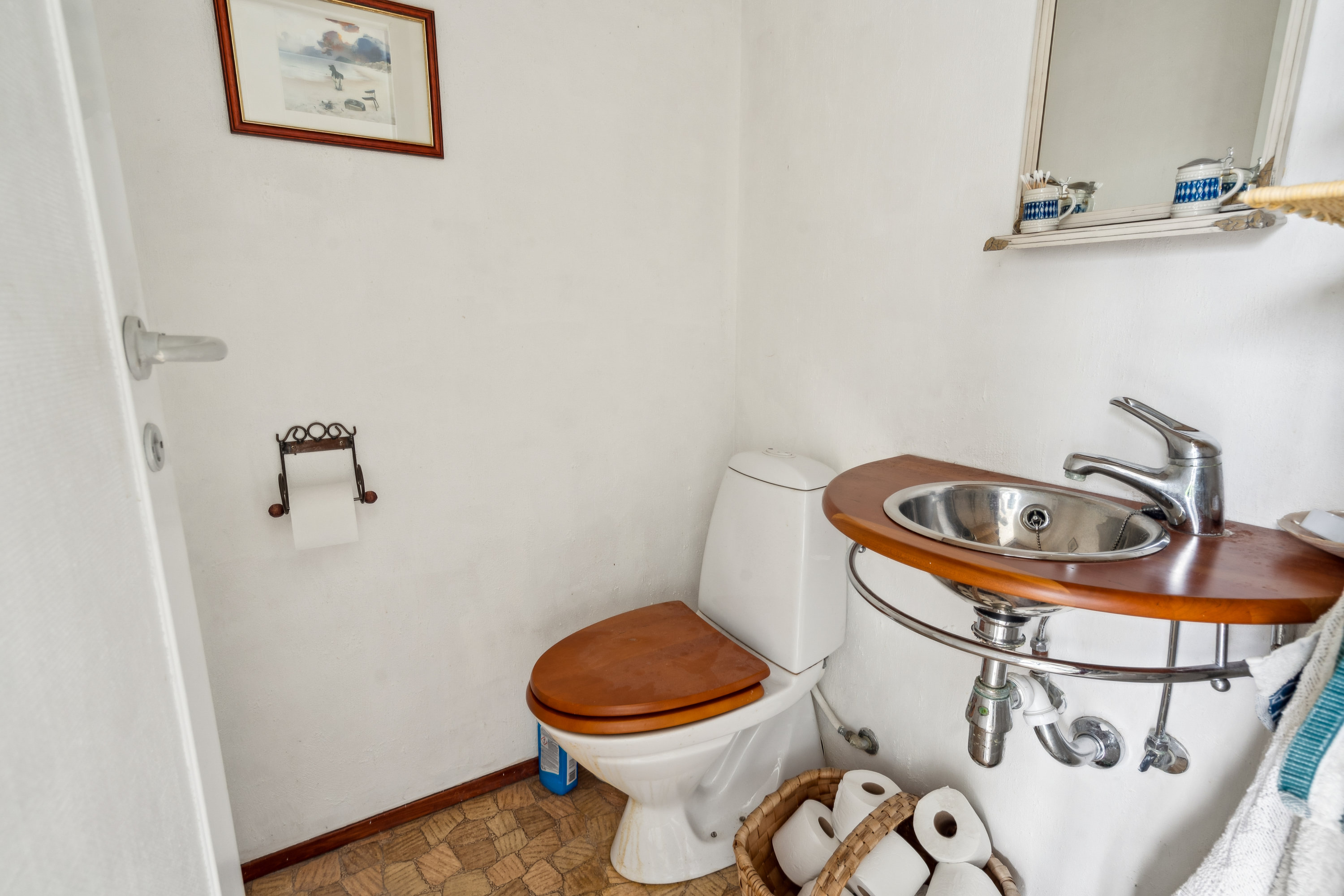 Fremhævet toilet billede i fuldskærmstilstand. Billede af Kløvervangen 13, 9850 Hirtshals