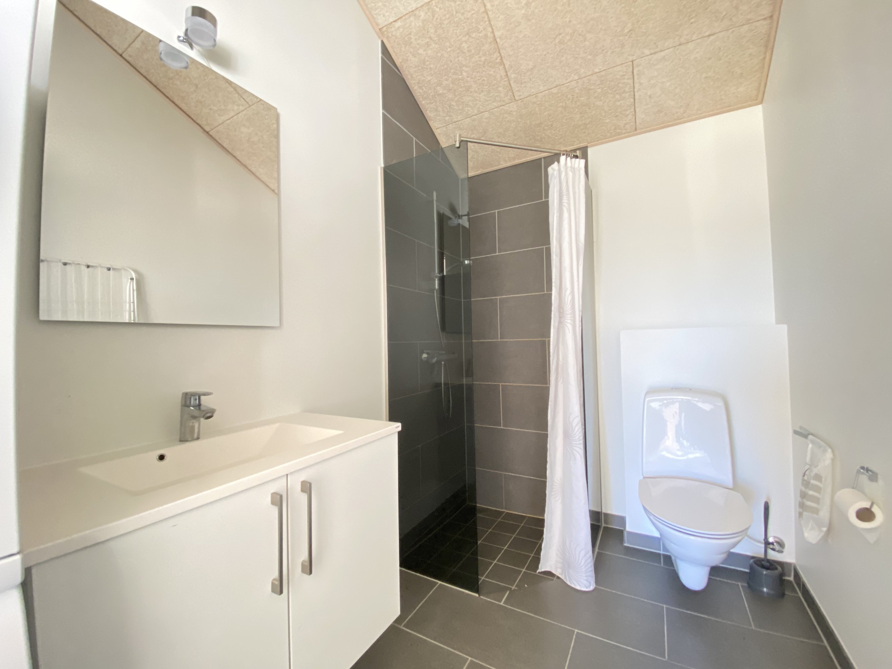 Fremhævet badeværelse billede i fuldskærmstilstand. Billede af Havstien 21, Søndervig, 6950 Ringkøbing