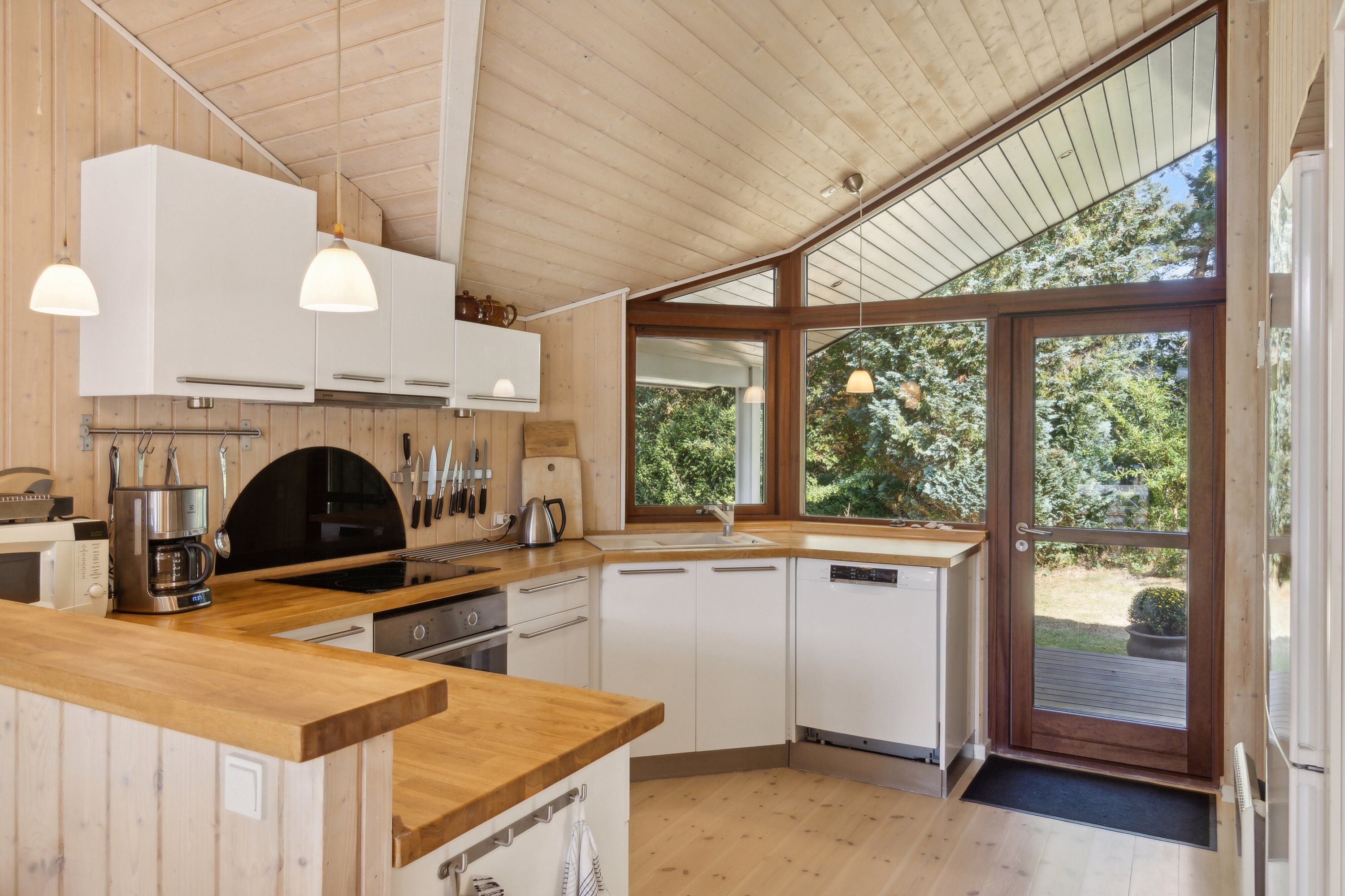 Fremhævet køkken billede i fuldskærmstilstand. Billede af Nøddebakken 1B, Veddinge Bk, 4540 Fårevejle