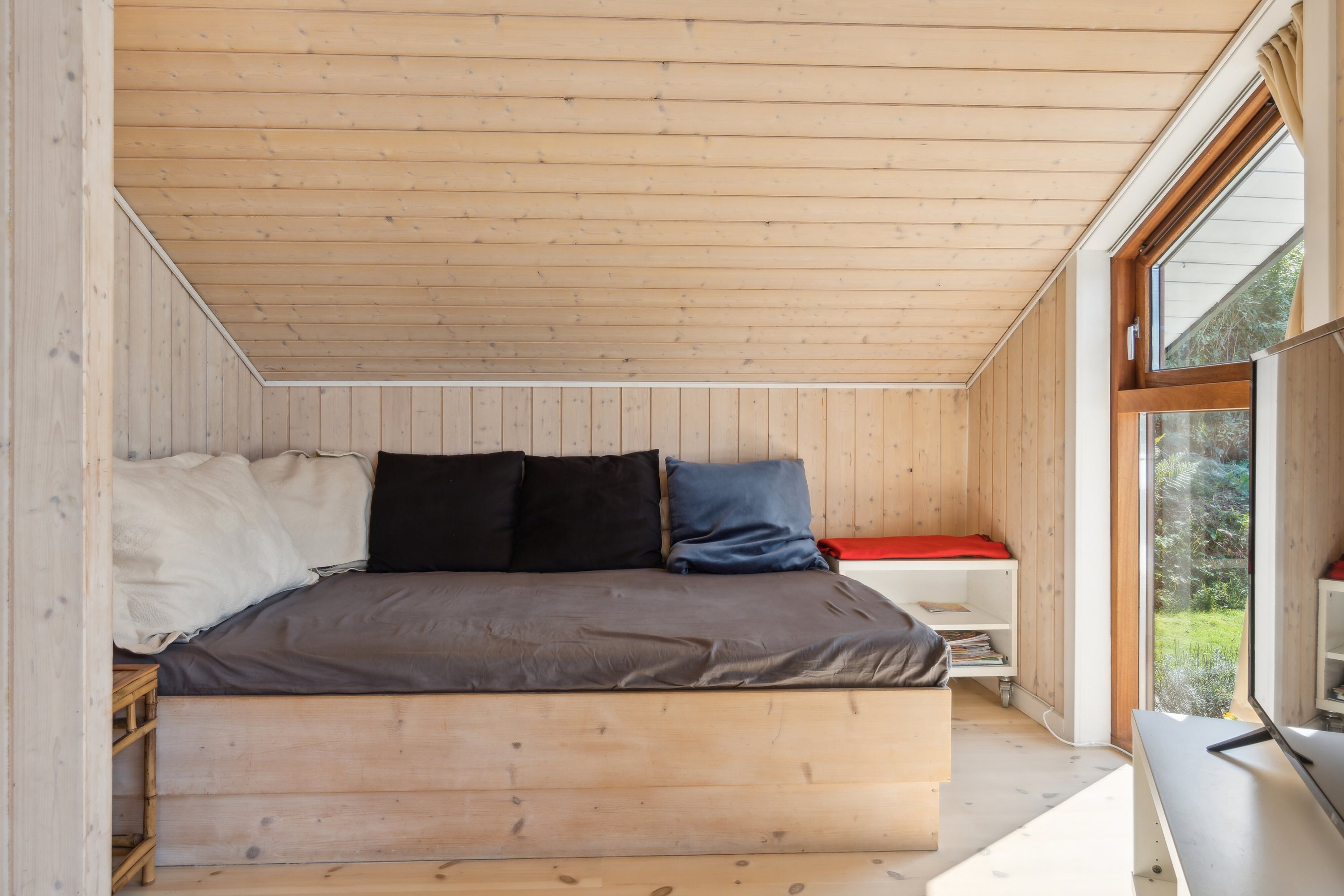 Fremhævet soveværelse billede i fuldskærmstilstand. Billede af Nøddebakken 1B, Veddinge Bk, 4540 Fårevejle