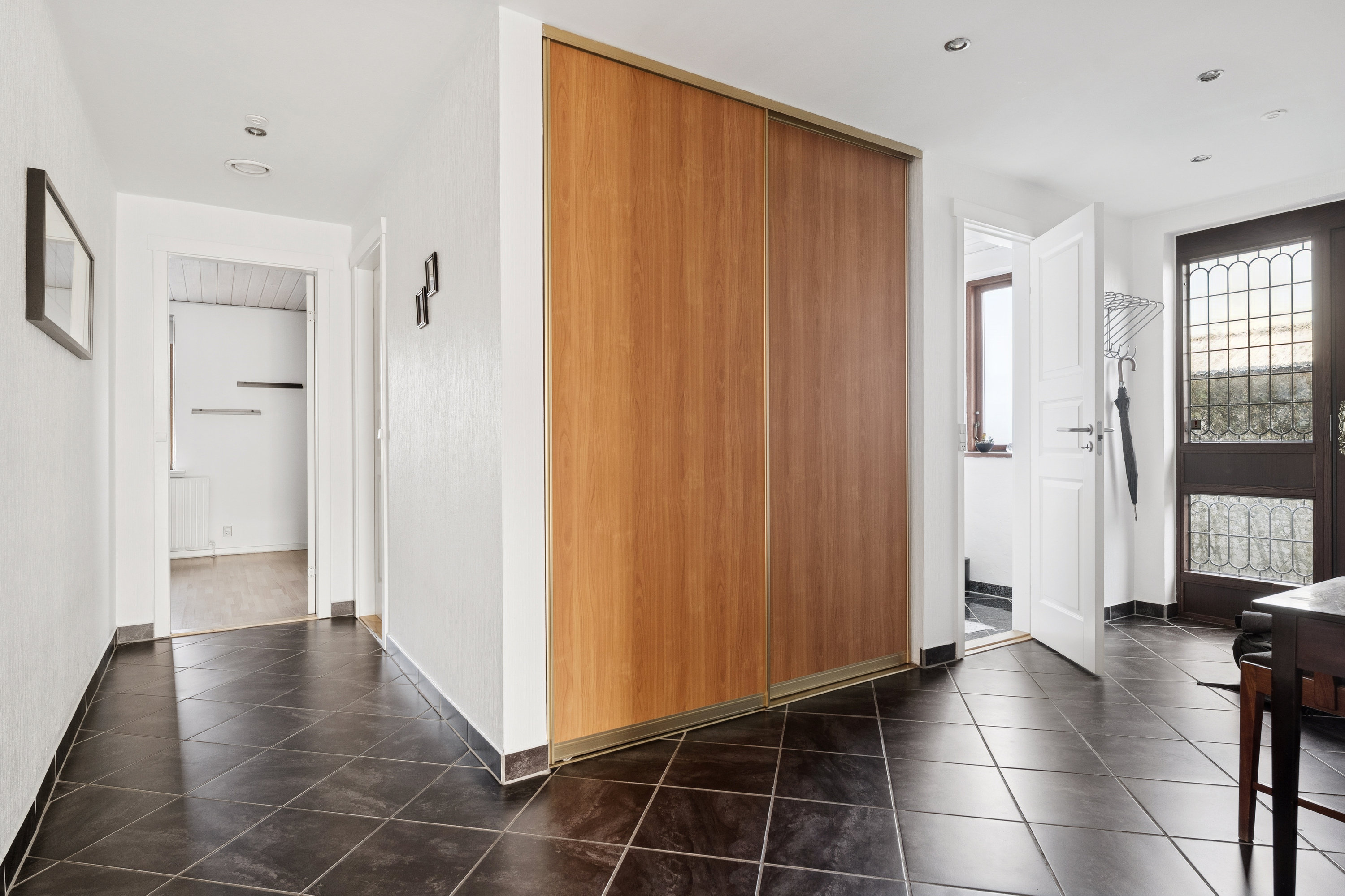 Fremhævet gang billede i fuldskærmstilstand. Billede af Lucernevej 38, 8920 Randers NV