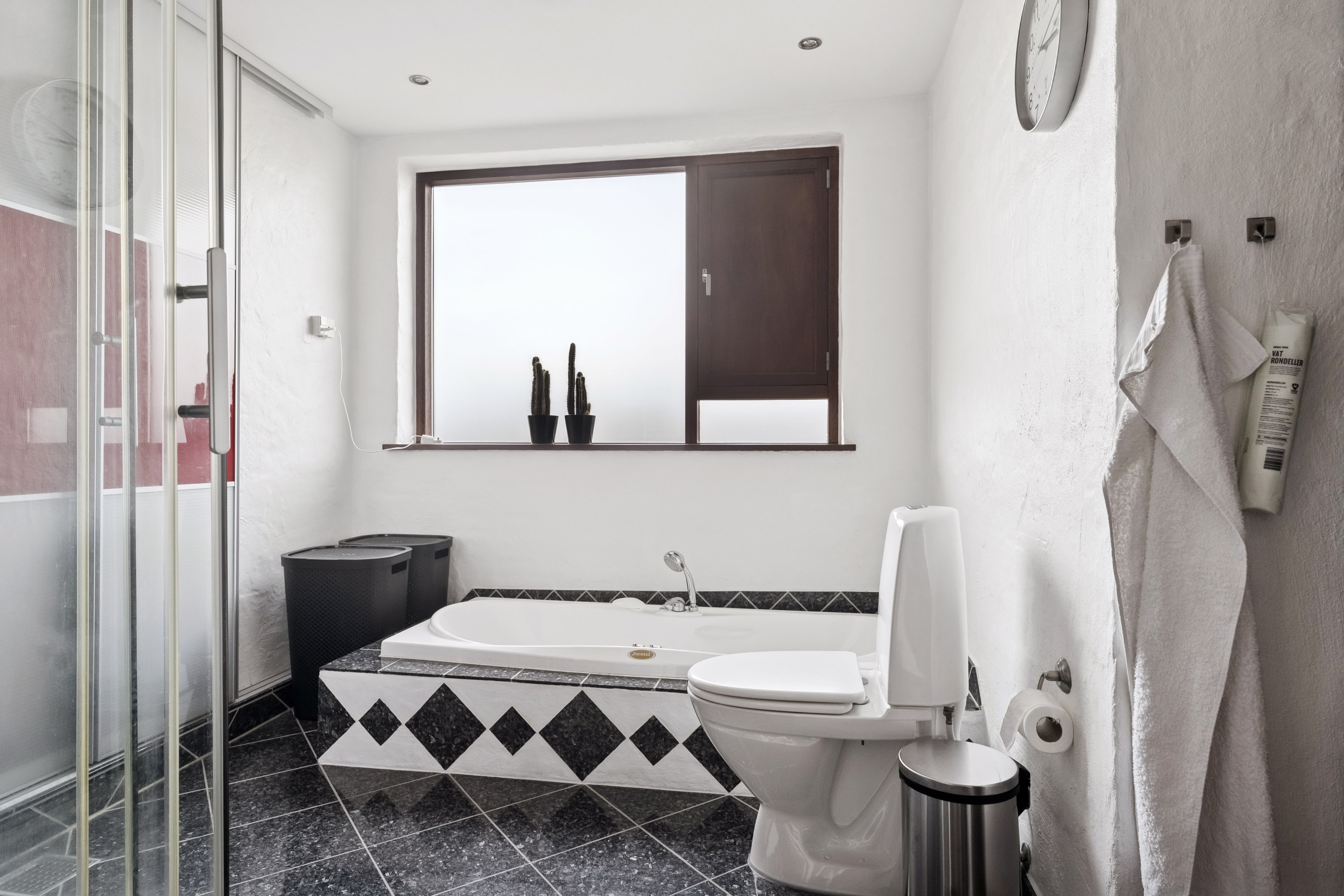 Fremhævet badeværelse billede i fuldskærmstilstand. Billede af Lucernevej 38, 8920 Randers NV