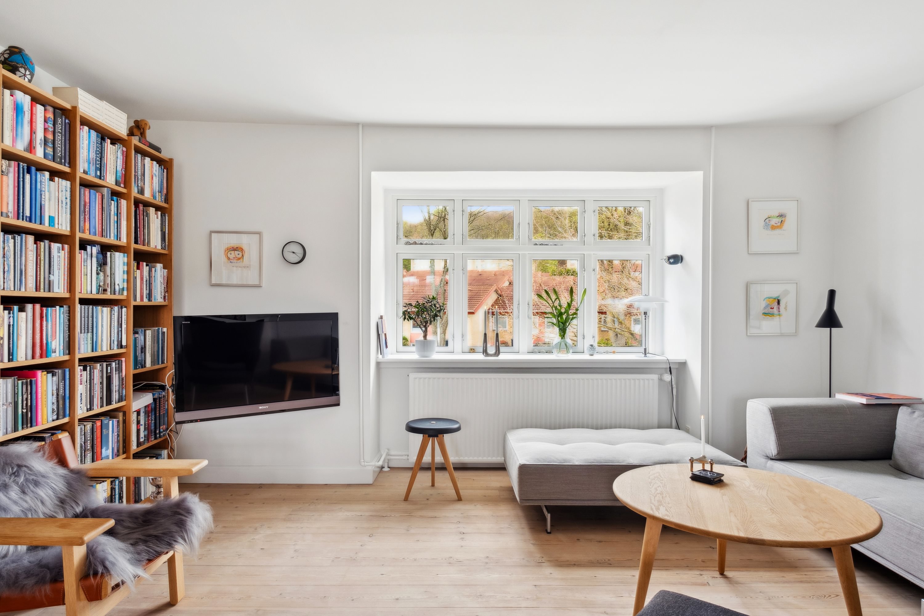 Fremhævet stue 1. sal billede i fuldskærmstilstand. Billede af Vestre Alle 32, 9000 Aalborg