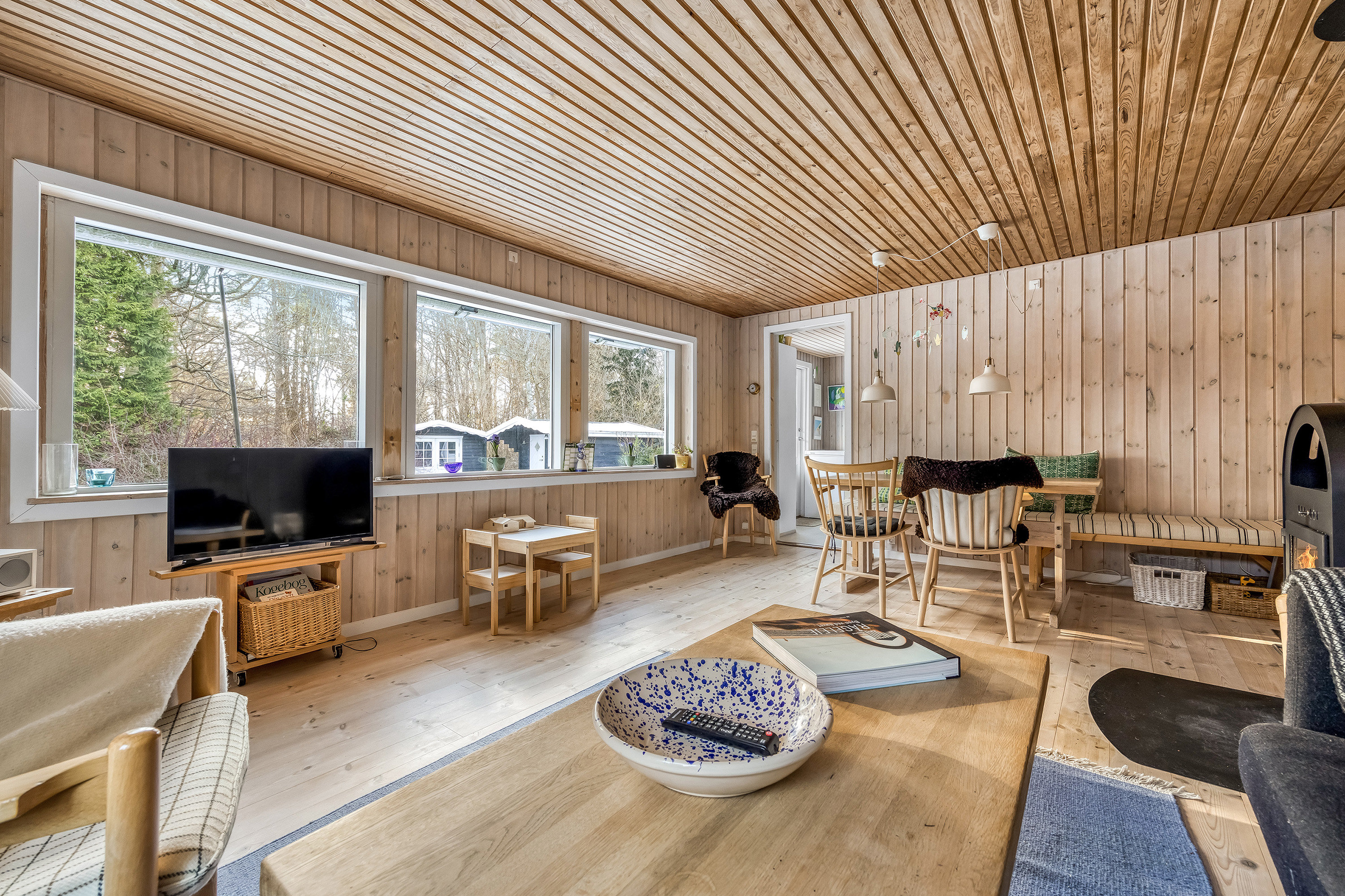 Fremhævet stue billede i fuldskærmstilstand. Billede af Lyngagervænget 2, 3210 Vejby