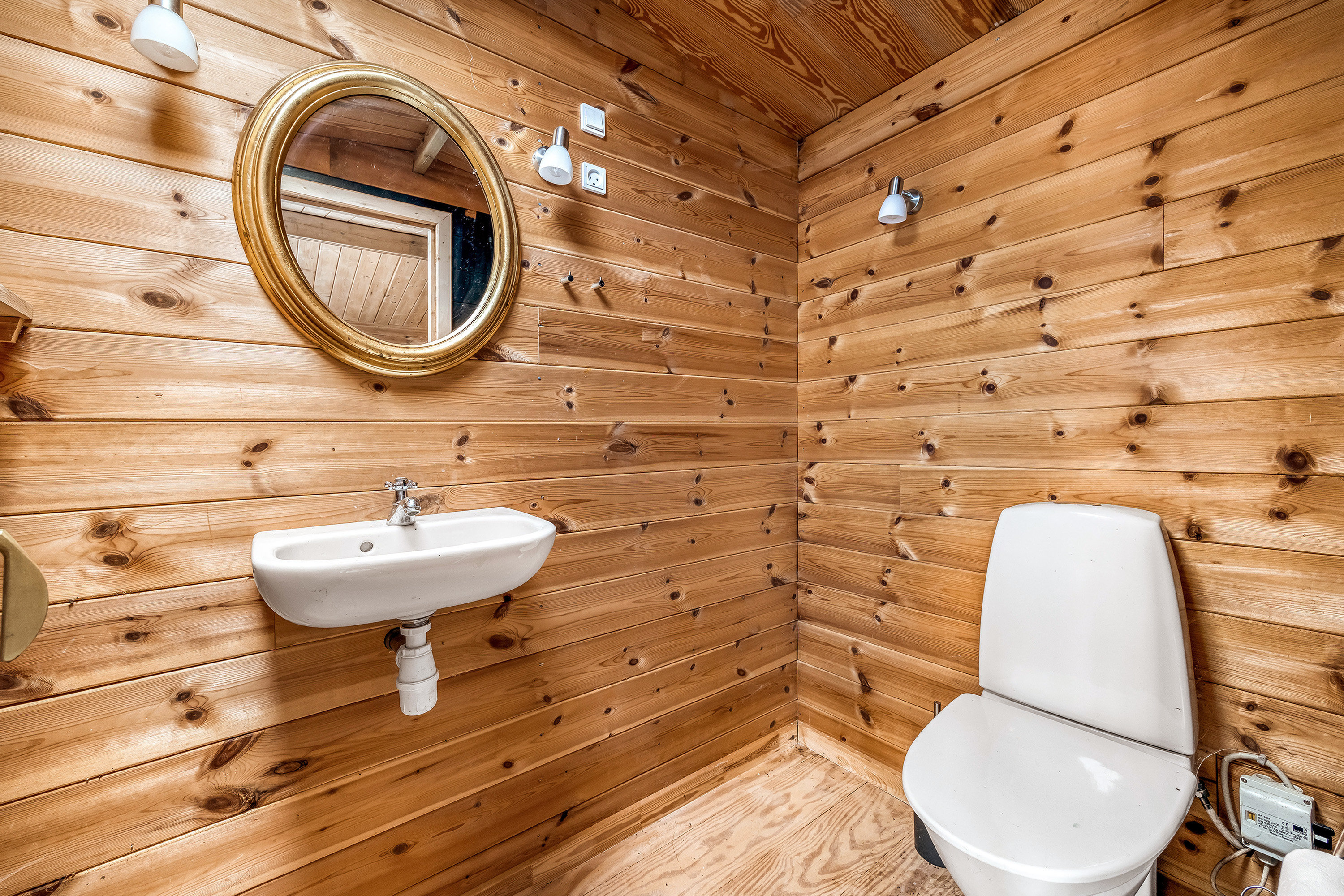 Fremhævet toilet billede i fuldskærmstilstand. Billede af Lyngagervænget 2, 3210 Vejby