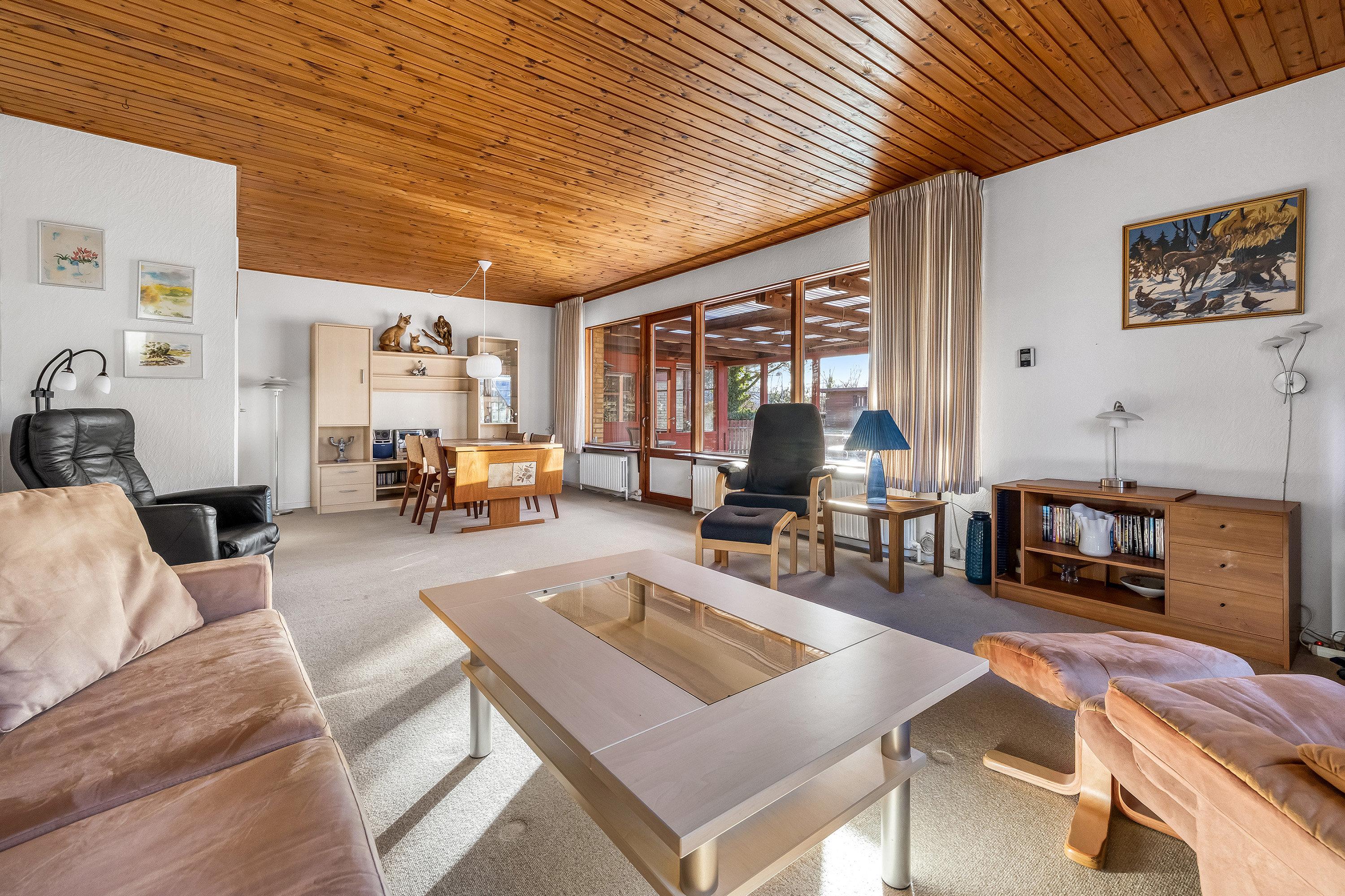 Fremhævet stue billede i fuldskærmstilstand. Billede af Skovridervænget 16, 3220 Tisvildeleje