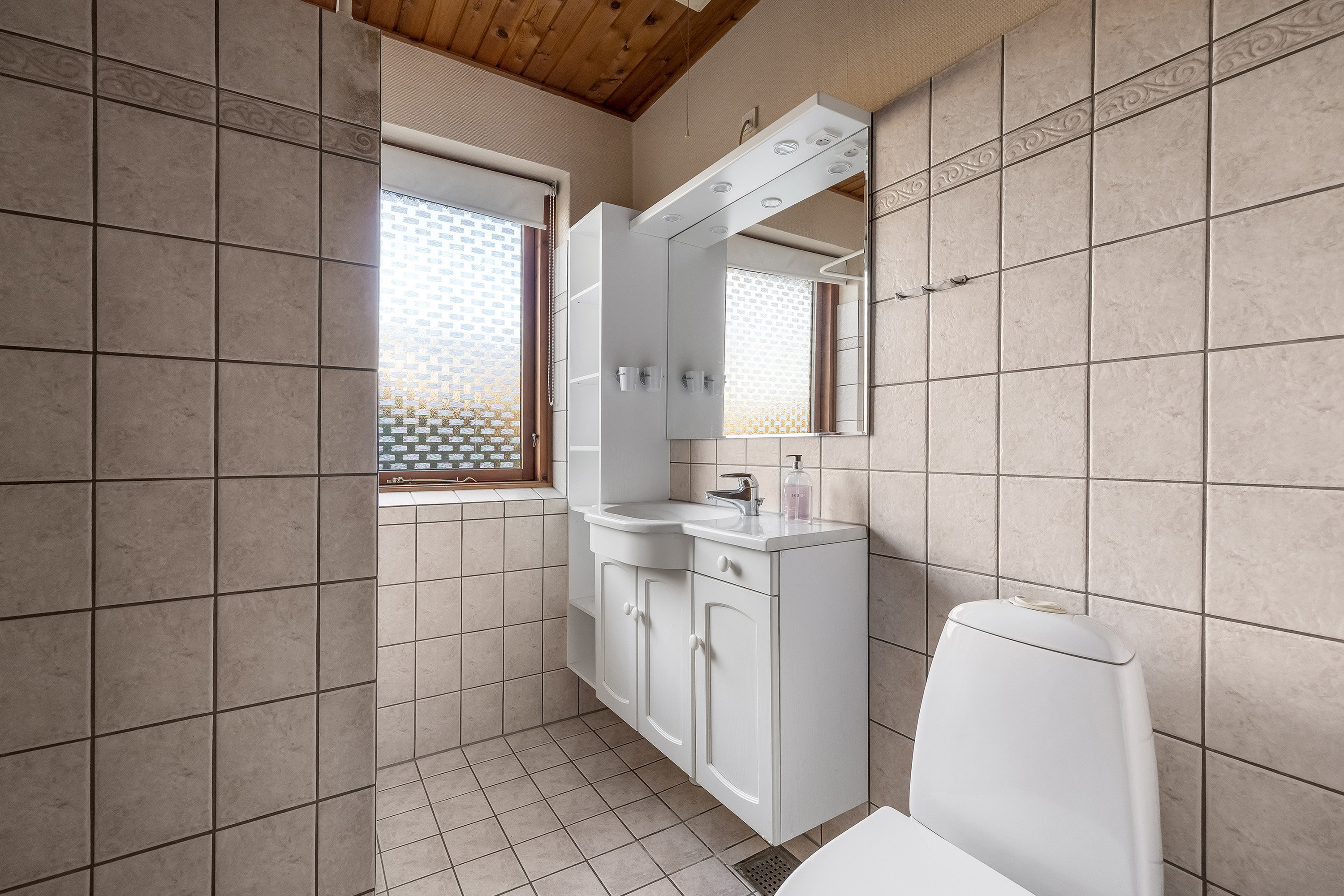 Fremhævet badeværelse billede i fuldskærmstilstand. Billede af Skovridervænget 16, 3220 Tisvildeleje