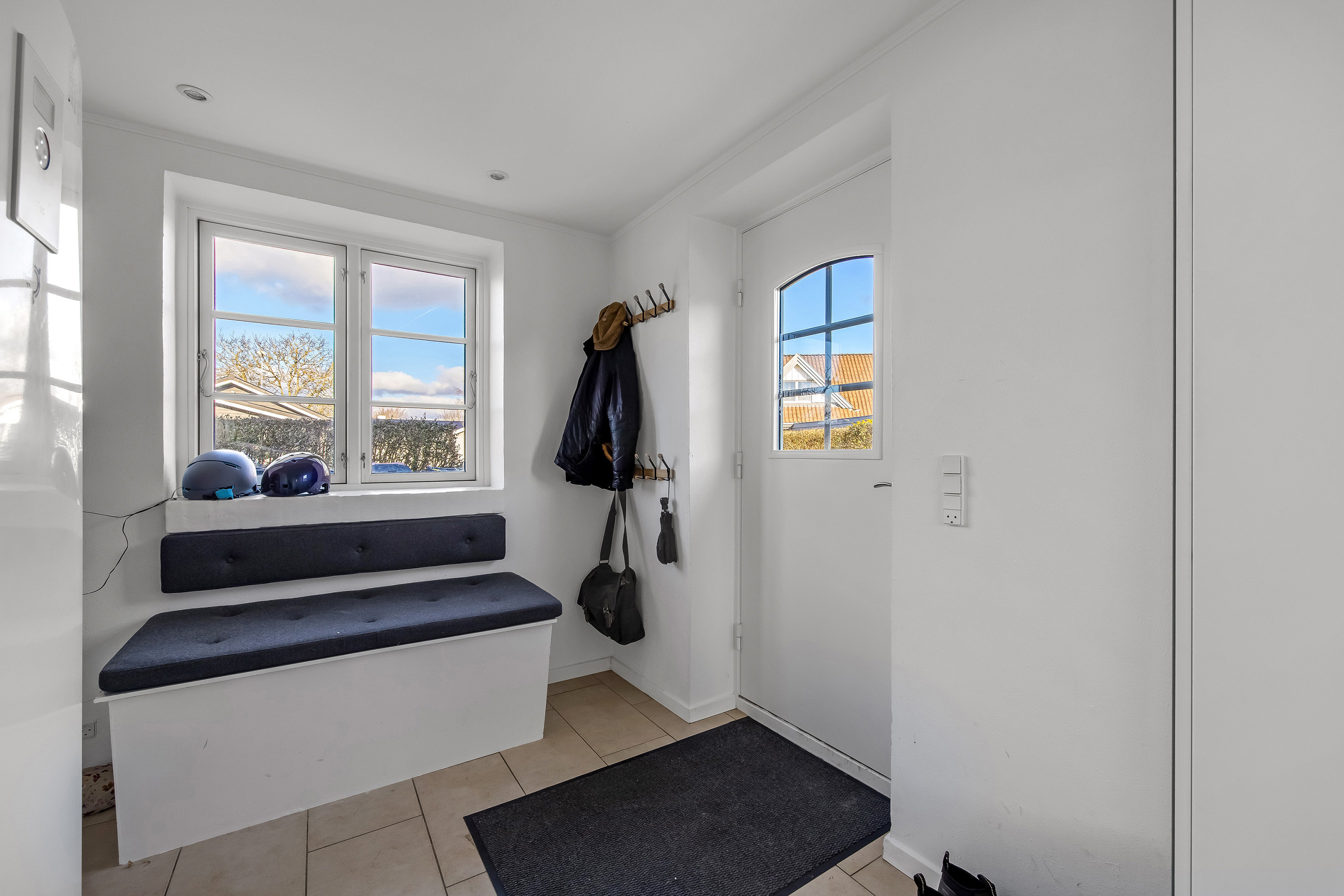 Fremhævet entré billede i fuldskærmstilstand. Billede af Solvænget 23, 3250 Gilleleje