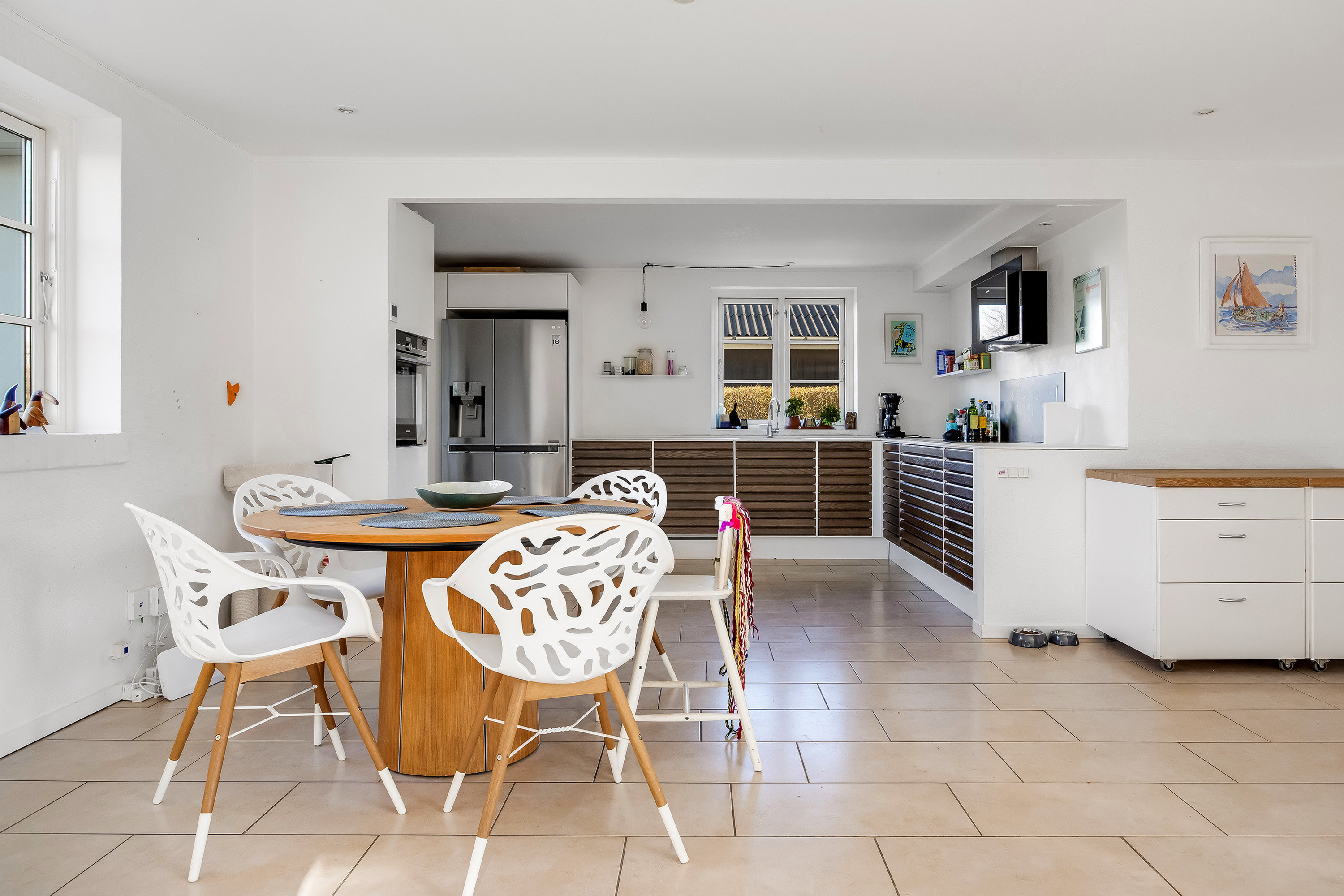 Fremhævet køkken alrum billede i fuldskærmstilstand. Billede af Solvænget 23, 3250 Gilleleje