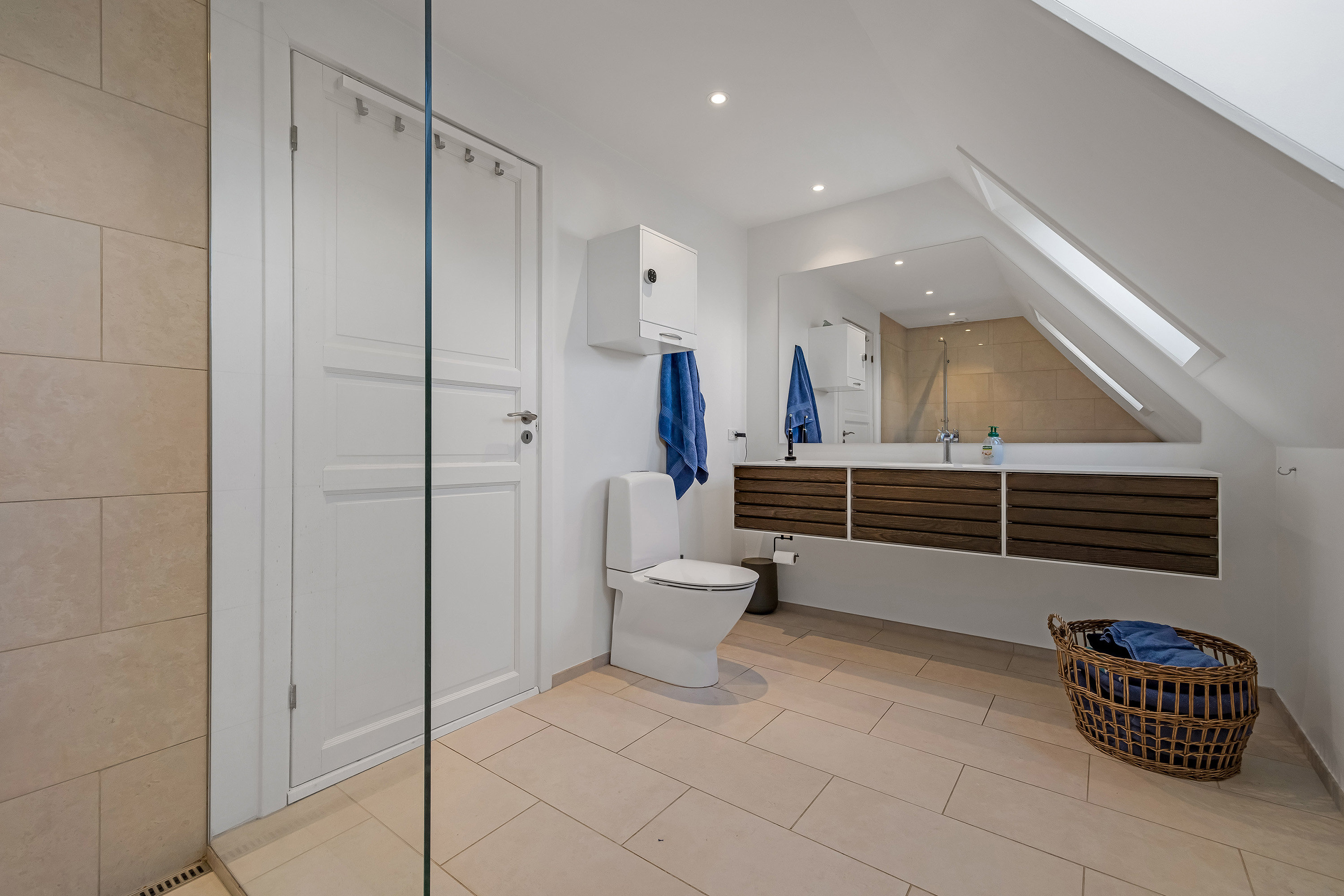 Fremhævet badeværelse billede i fuldskærmstilstand. Billede af Solvænget 23, 3250 Gilleleje