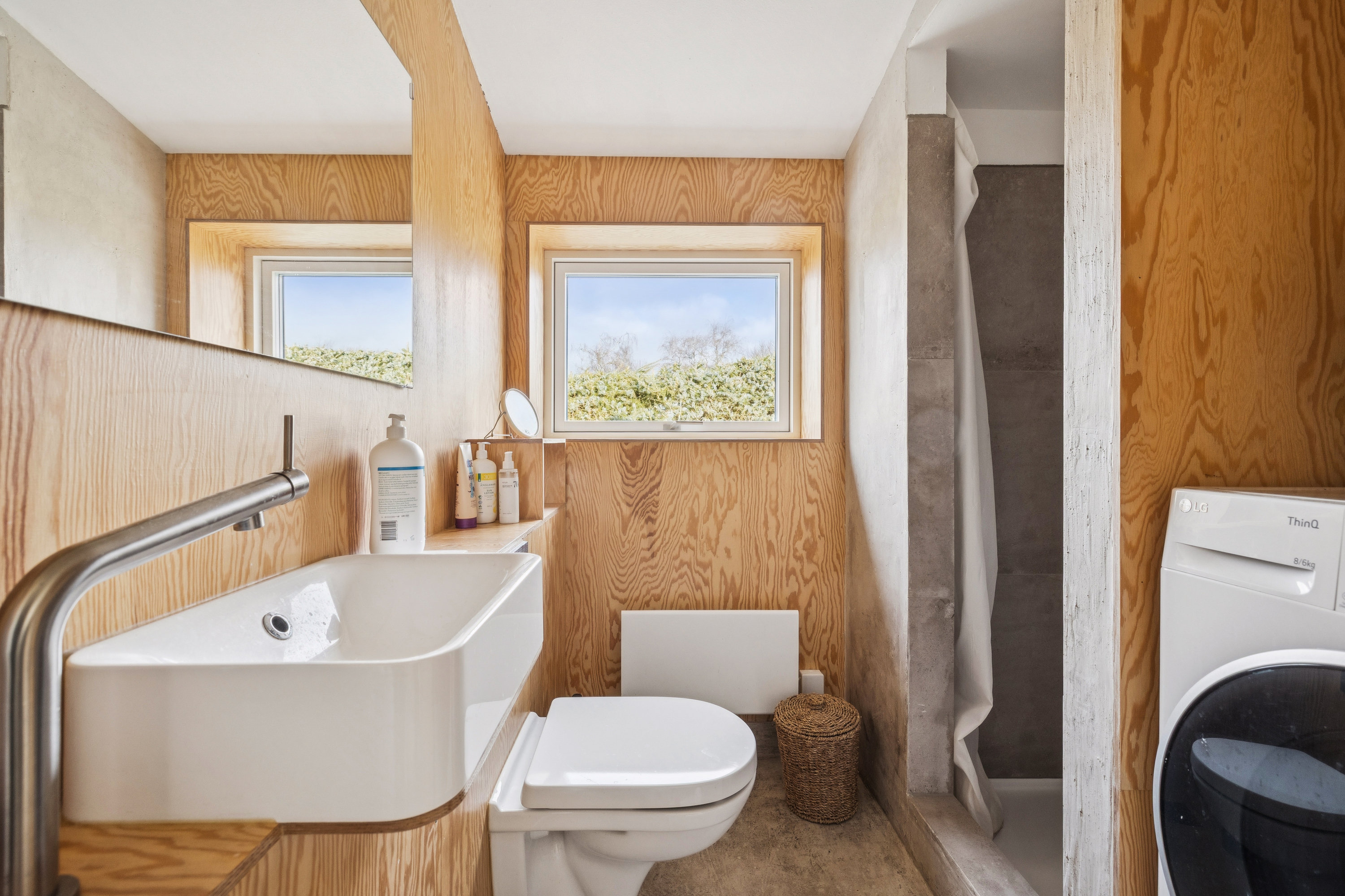 Fremhævet badeværelse billede i fuldskærmstilstand. Billede af Mossøbrå 11, Vrold, 8660 Skanderborg