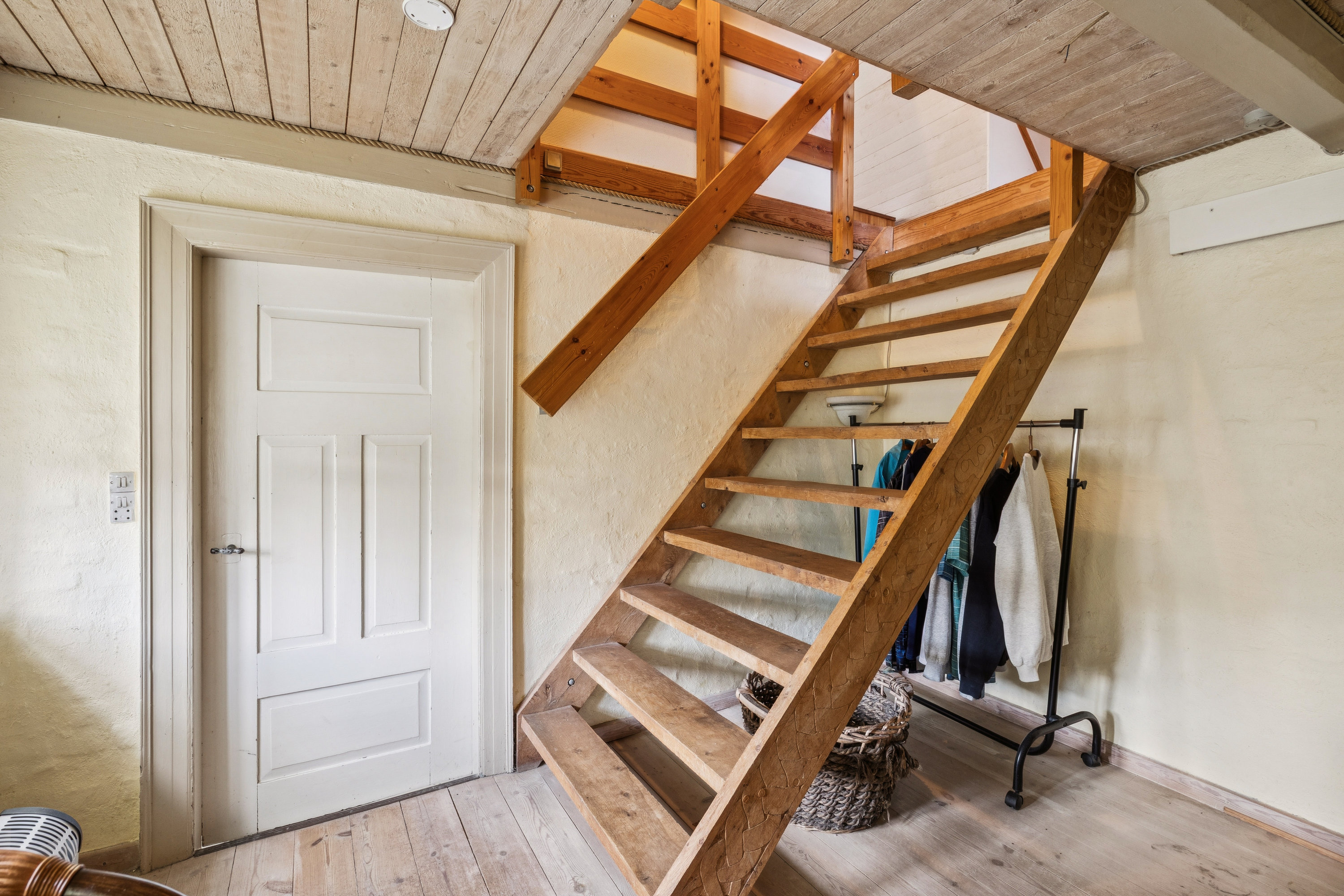 Fremhævet trappe billede i fuldskærmstilstand. Billede af Båstrupgyde 6, Båstrup, 8660 Skanderborg