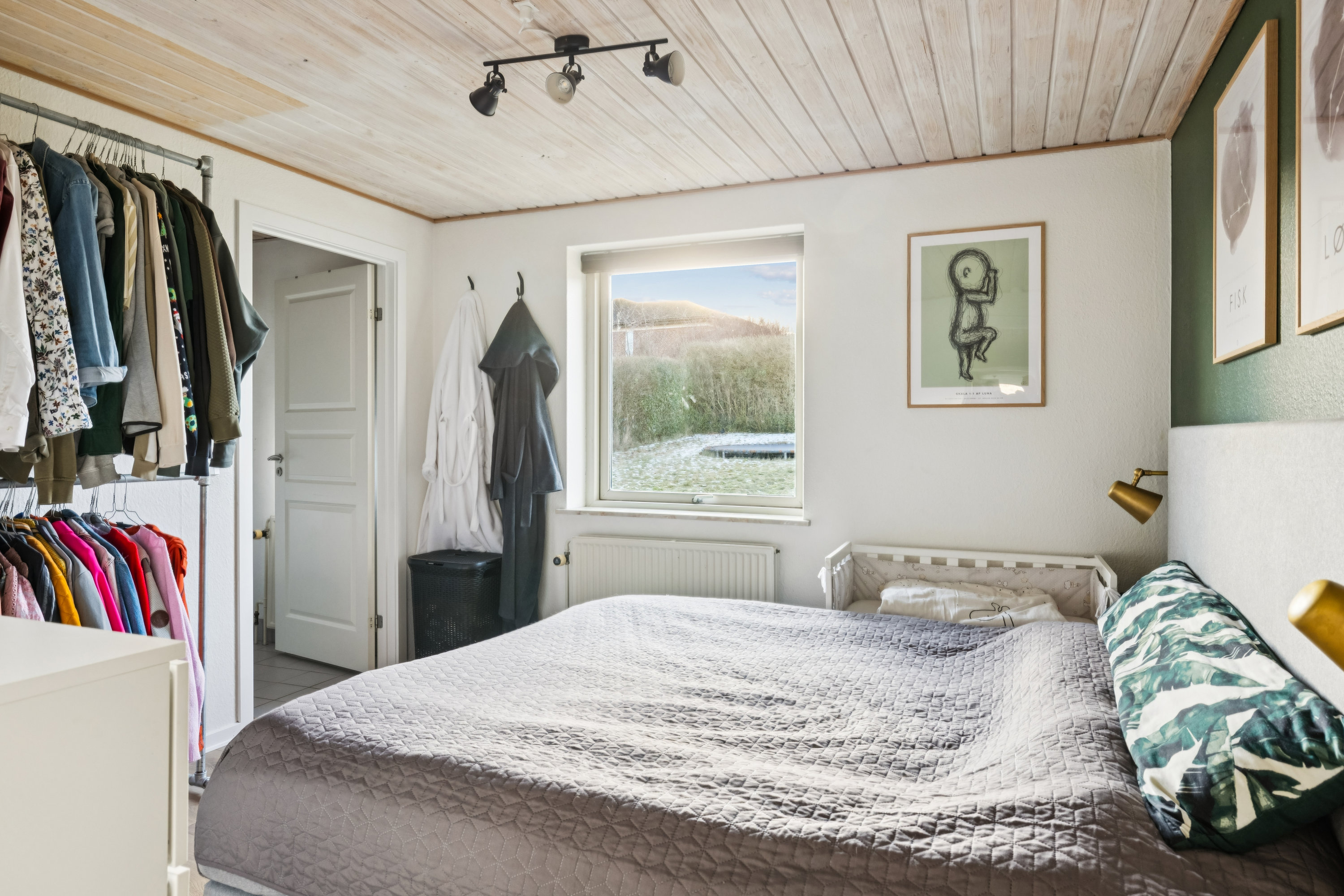 Fremhævet værelse billede i fuldskærmstilstand. Billede af Møgelbjergparken 41, 8500 Grenaa