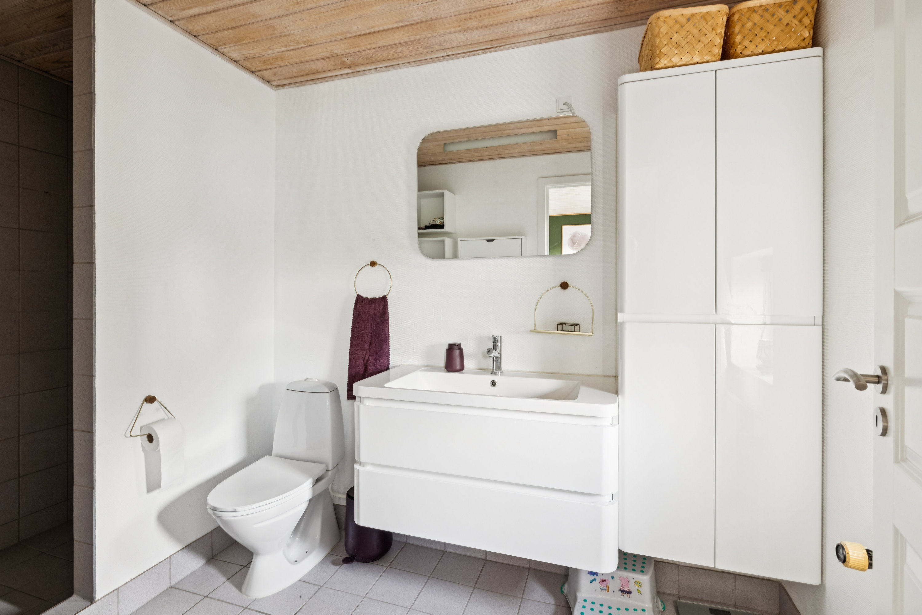 Fremhævet badeværelse billede i fuldskærmstilstand. Billede af Møgelbjergparken 41, 8500 Grenaa