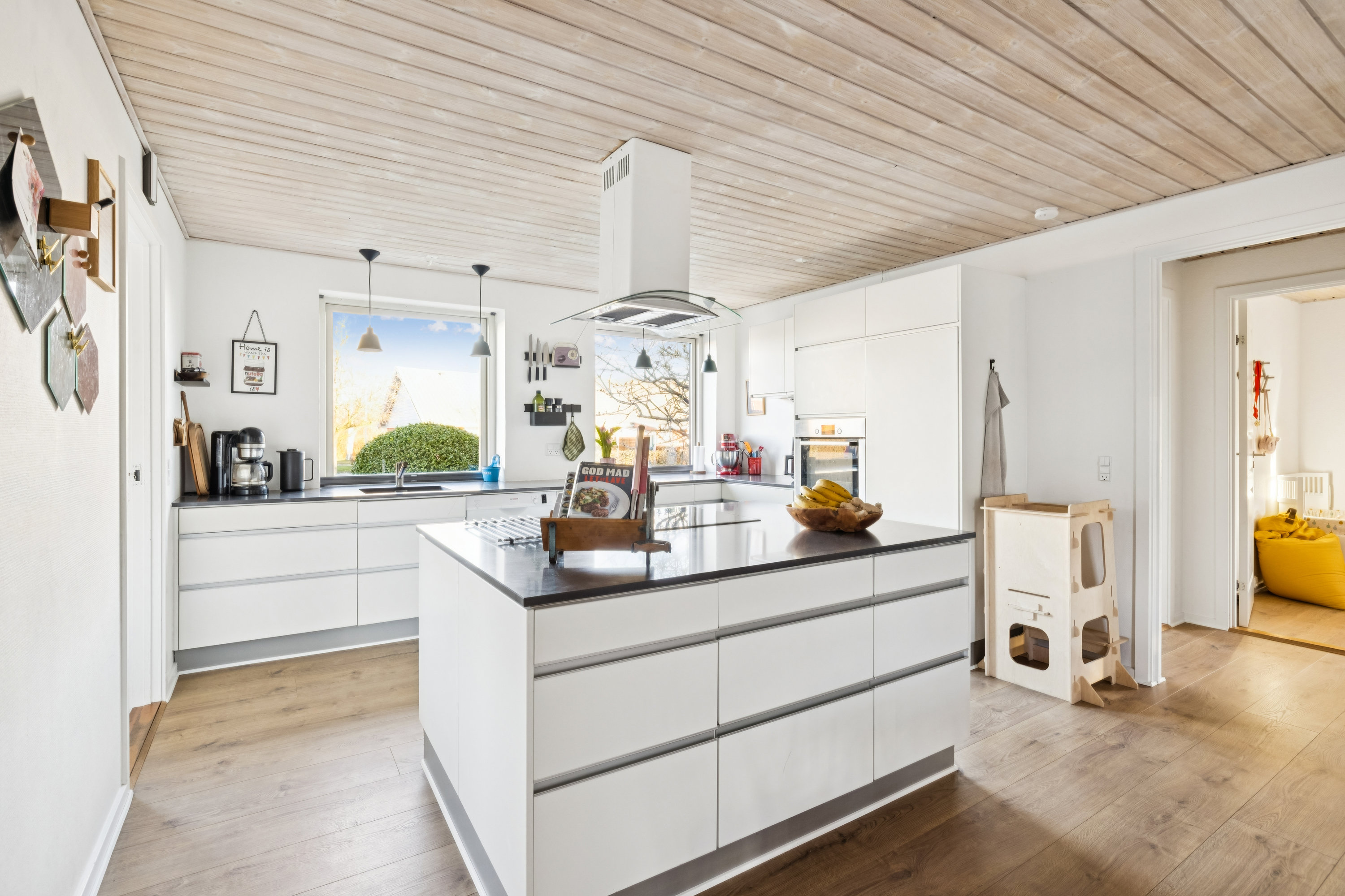 Fremhævet køkken billede i fuldskærmstilstand. Billede af Møgelbjergparken 41, 8500 Grenaa