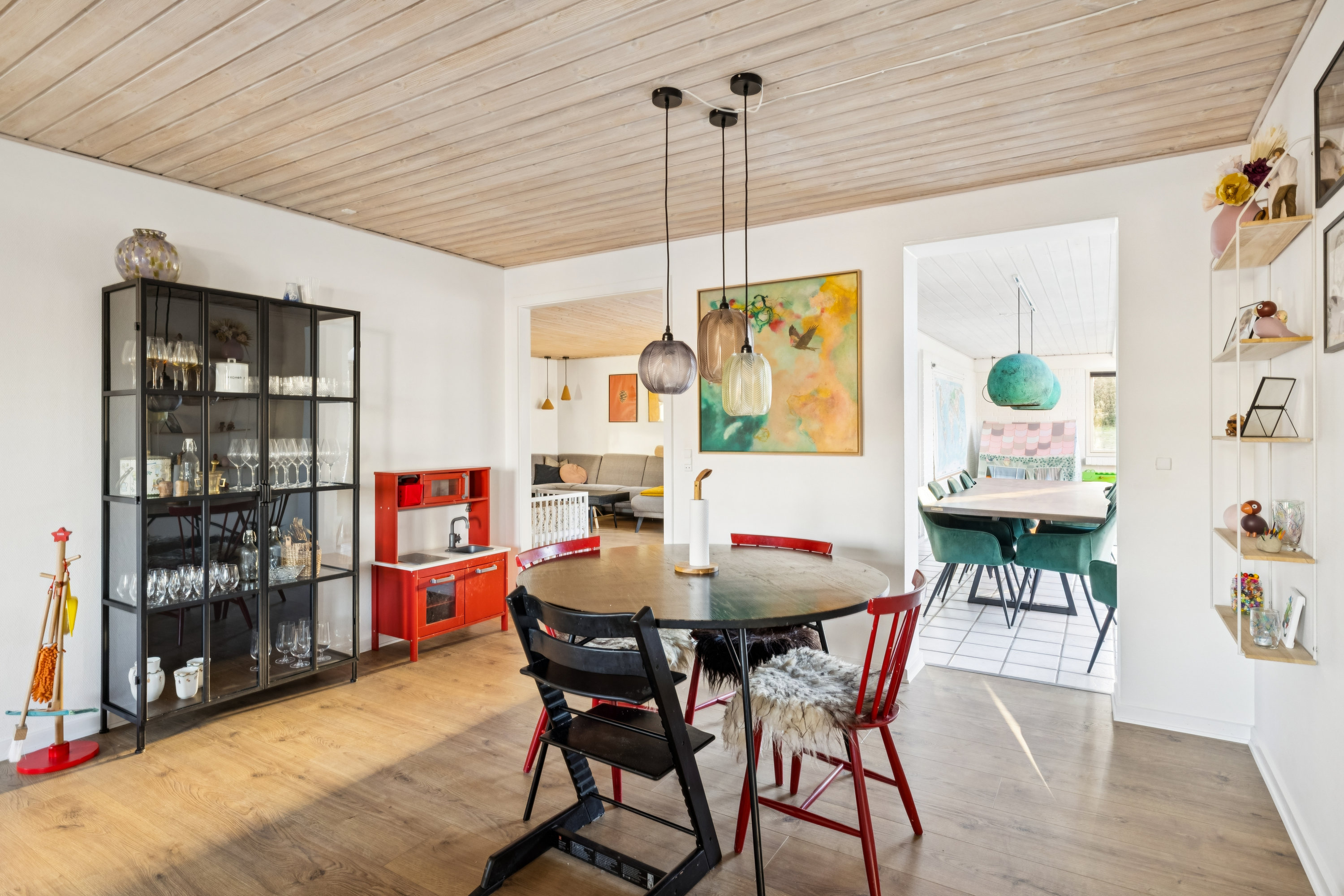 Fremhævet stue billede i fuldskærmstilstand. Billede af Møgelbjergparken 41, 8500 Grenaa