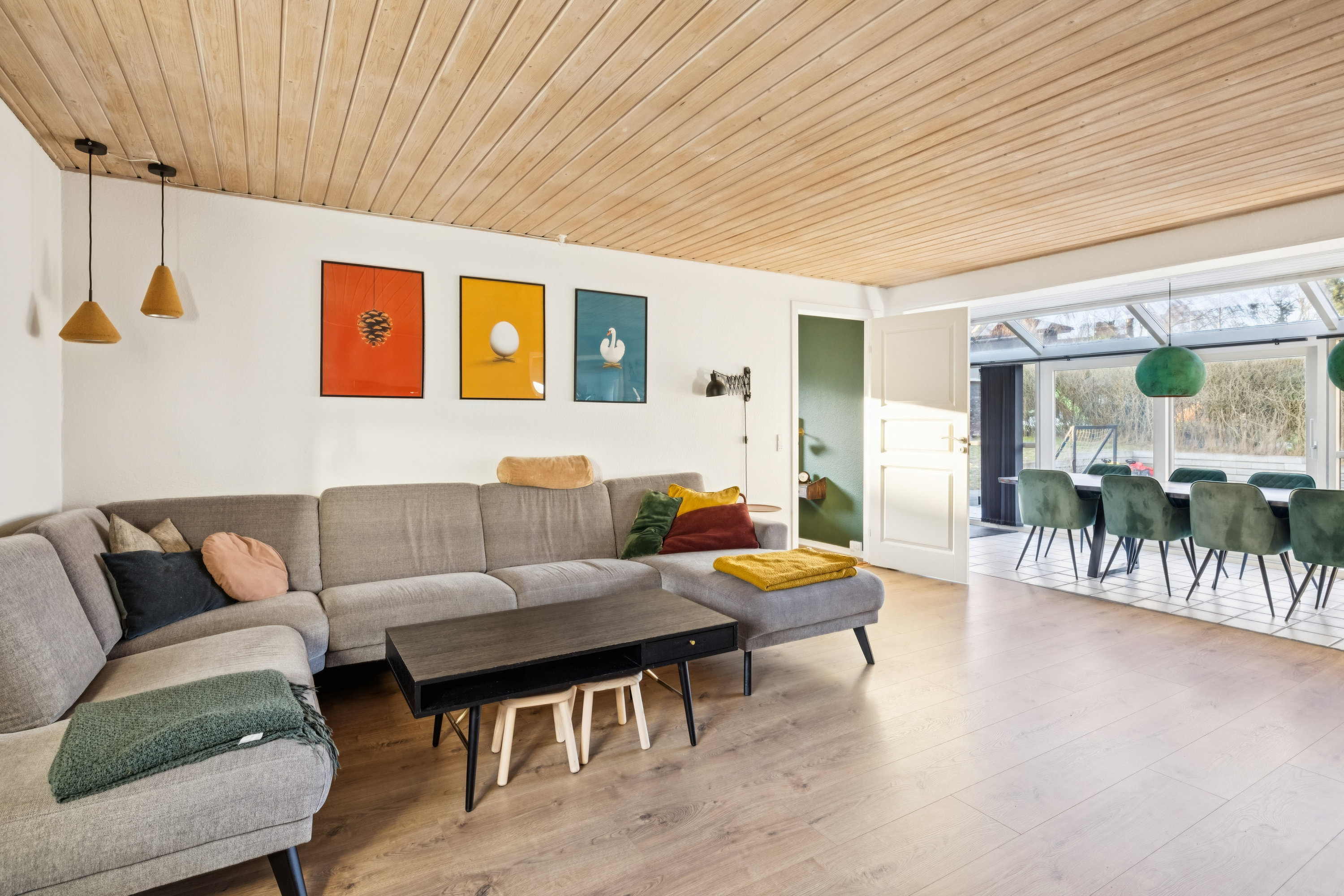 Fremhævet stue billede i fuldskærmstilstand. Billede af Møgelbjergparken 41, 8500 Grenaa