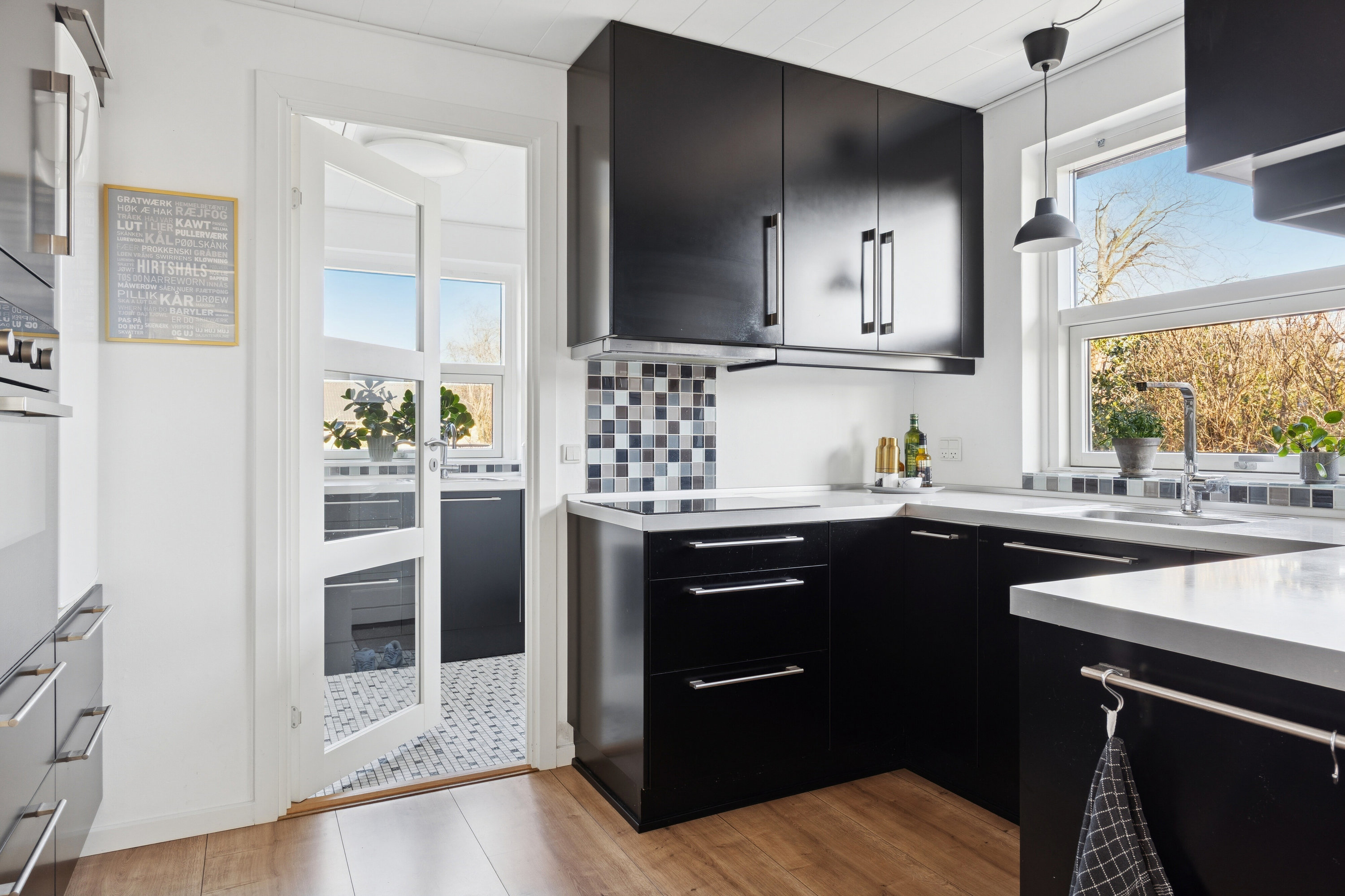 Fremhævet køkken billede i fuldskærmstilstand. Billede af Irisvej 27, 9870 Sindal