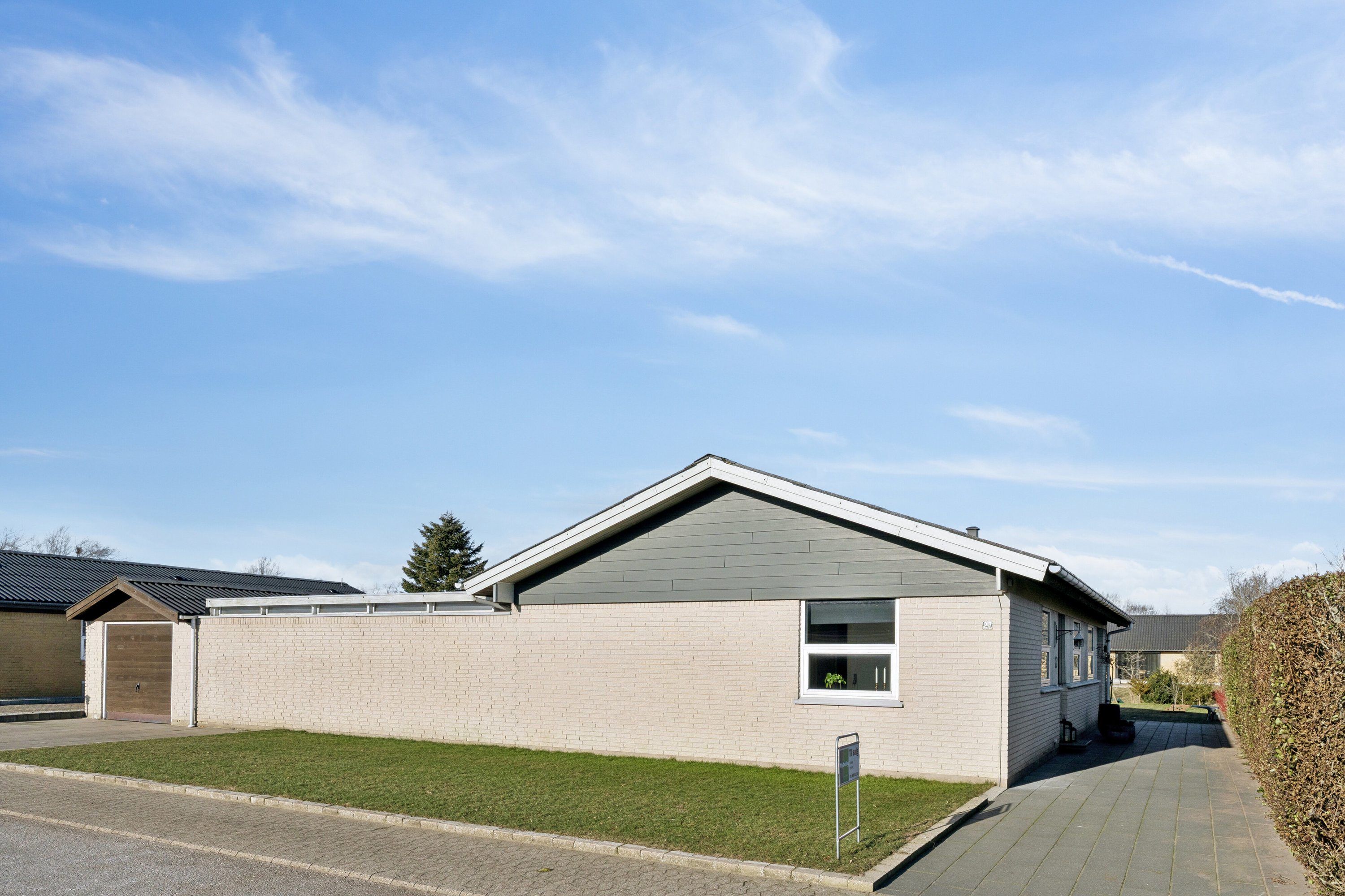 Fremhævet set fra vejen billede i fuldskærmstilstand. Billede af Irisvej 27, 9870 Sindal