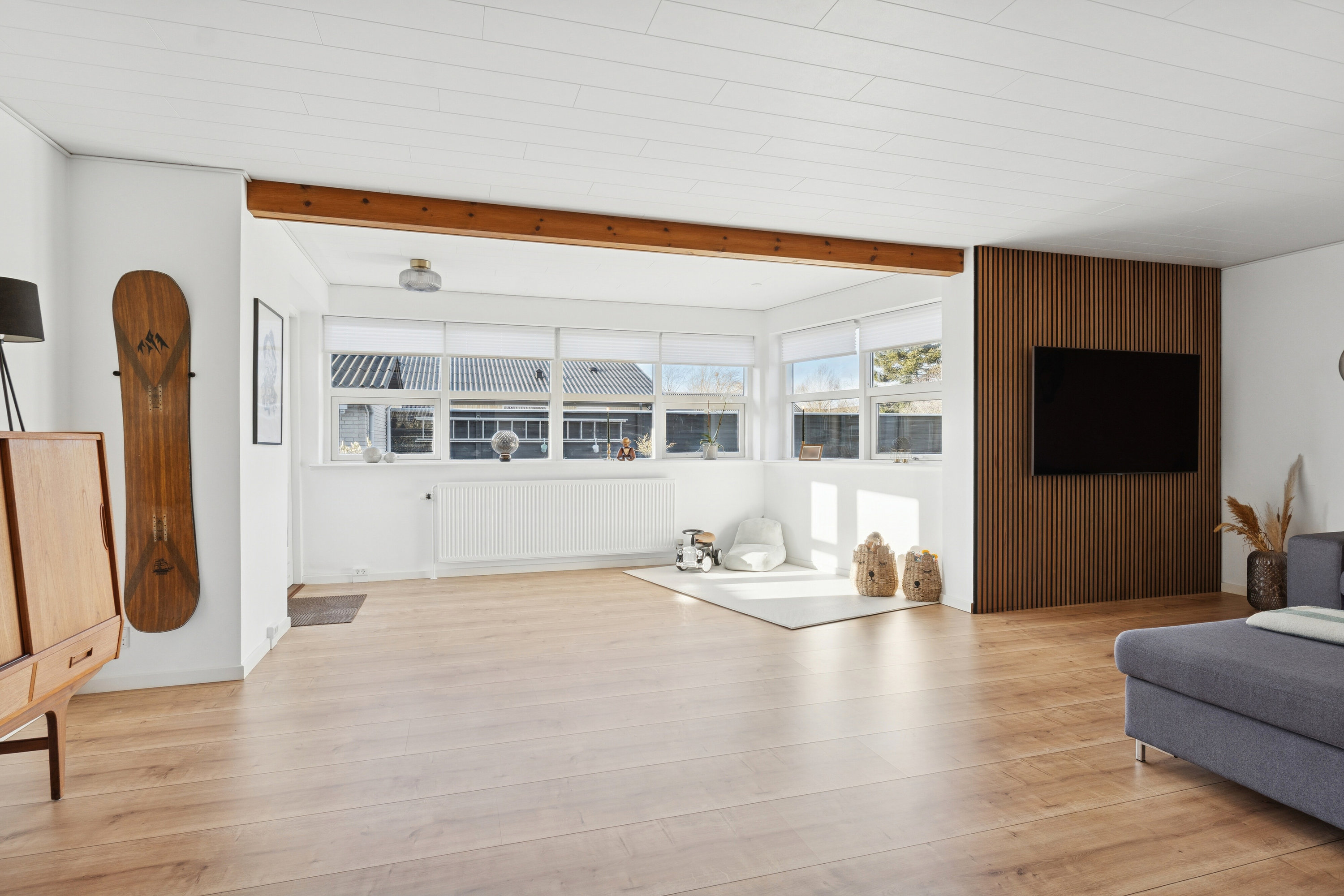 Fremhævet stue billede i fuldskærmstilstand. Billede af Irisvej 27, 9870 Sindal