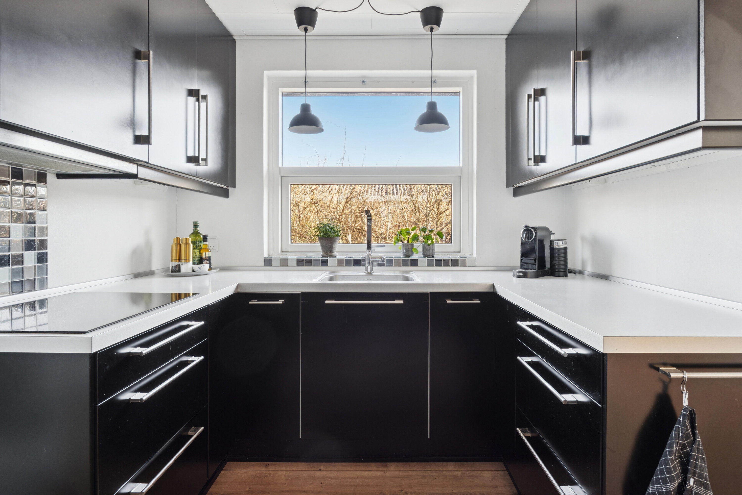 Fremhævet køkken billede i fuldskærmstilstand. Billede af Irisvej 27, 9870 Sindal