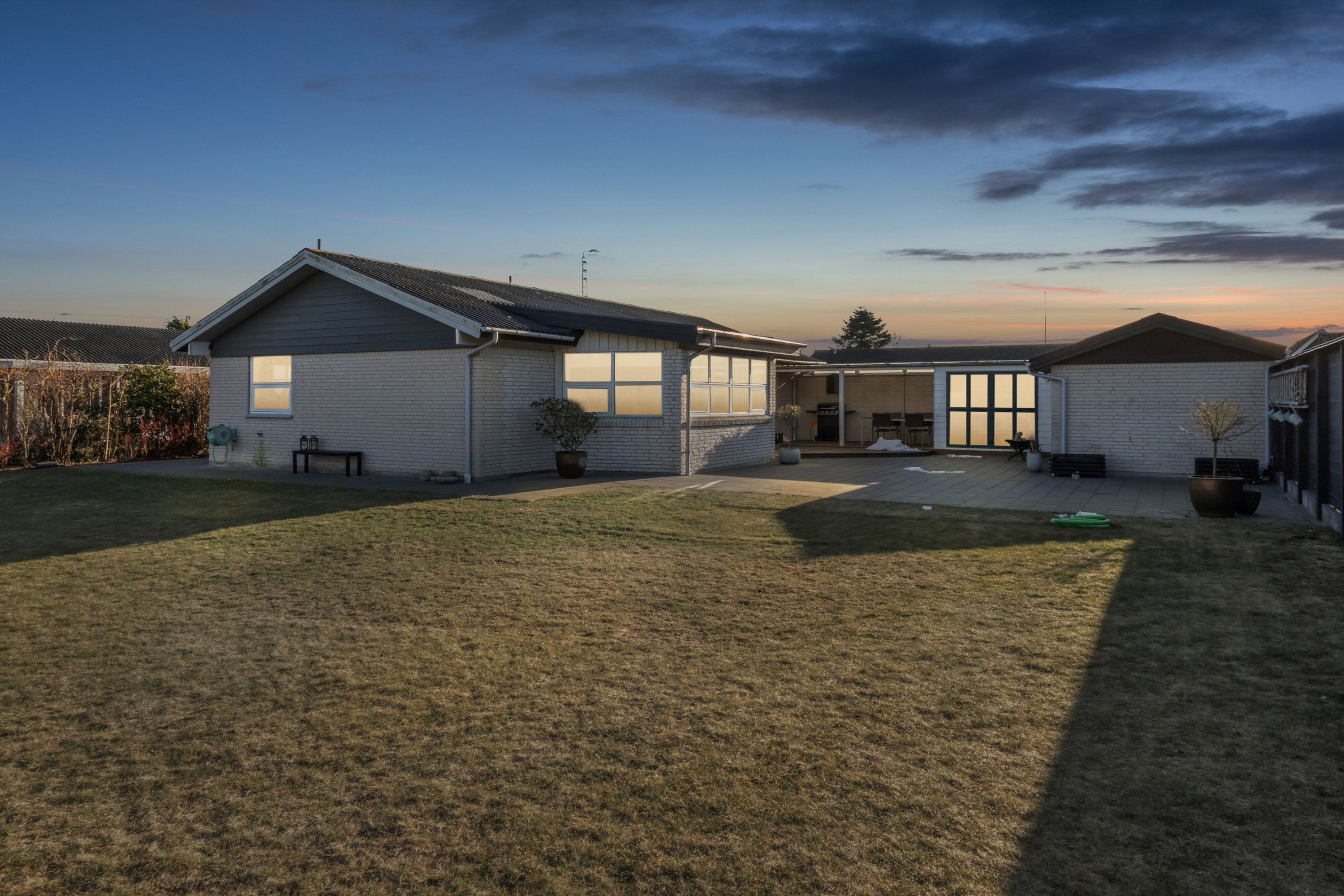 Fremhævet set fra vejen billede i fuldskærmstilstand. Billede af Irisvej 27, 9870 Sindal