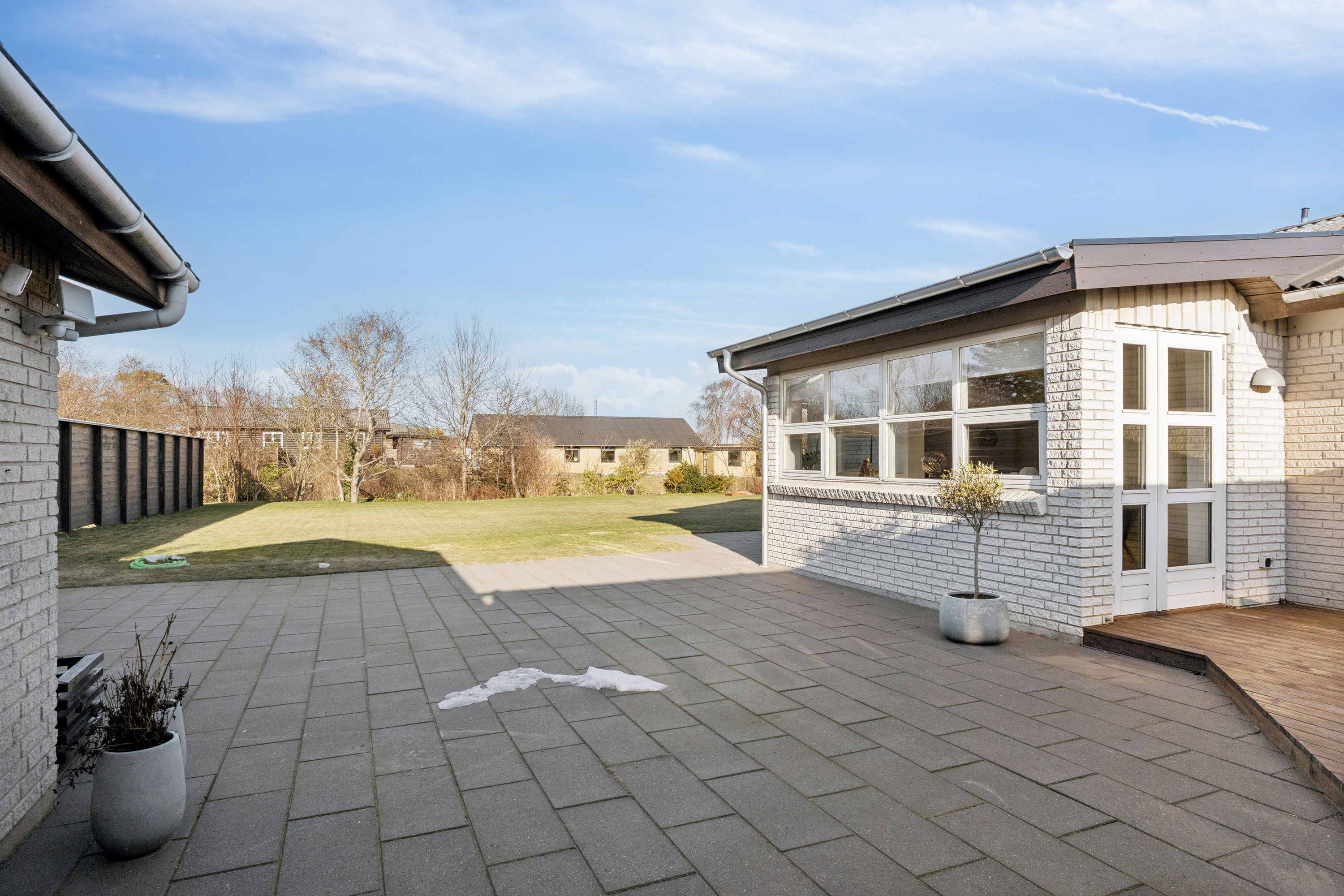 Fremhævet udendørs billede i fuldskærmstilstand. Billede af Irisvej 27, 9870 Sindal