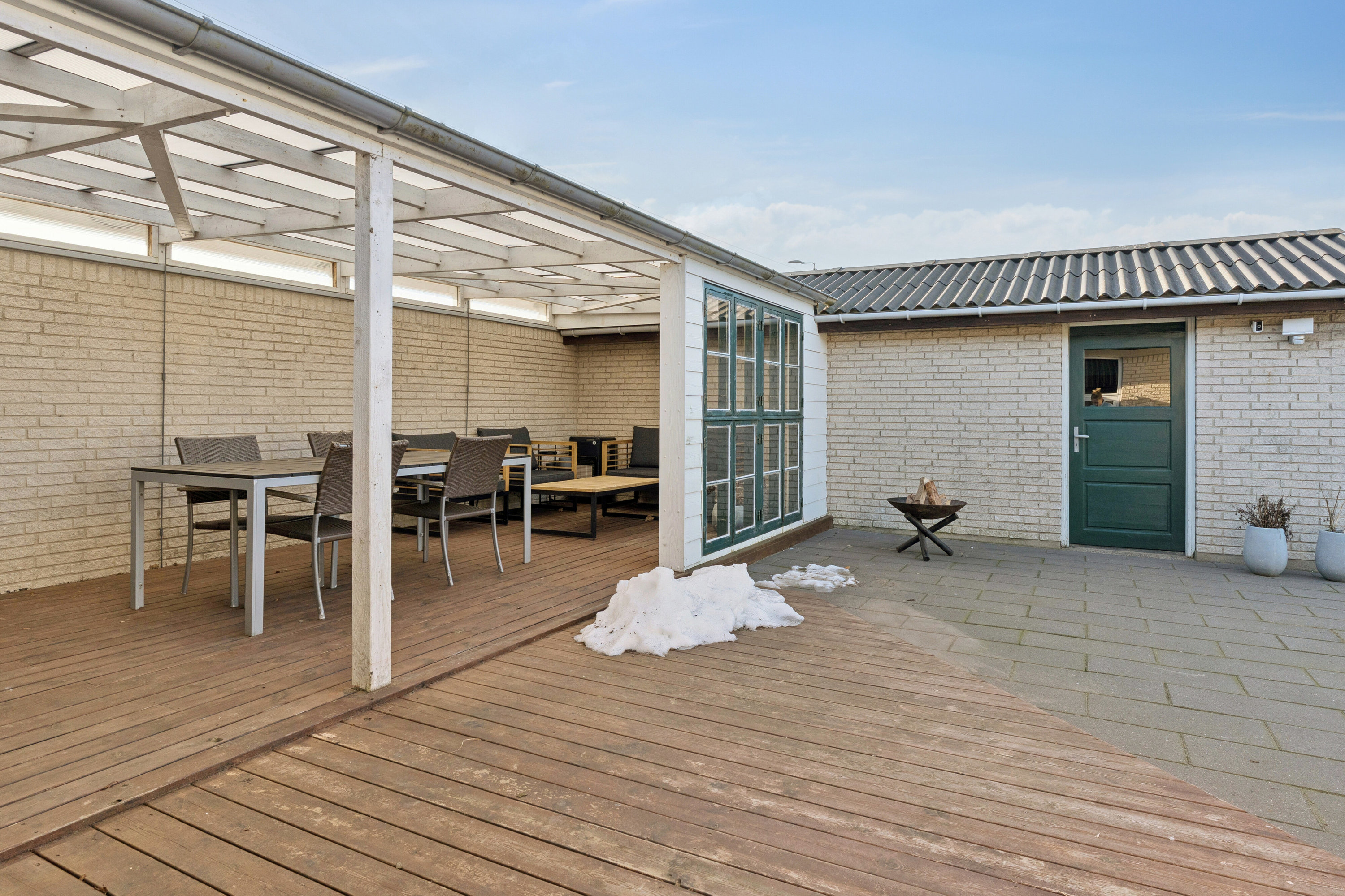 Fremhævet udendørs billede i fuldskærmstilstand. Billede af Irisvej 27, 9870 Sindal