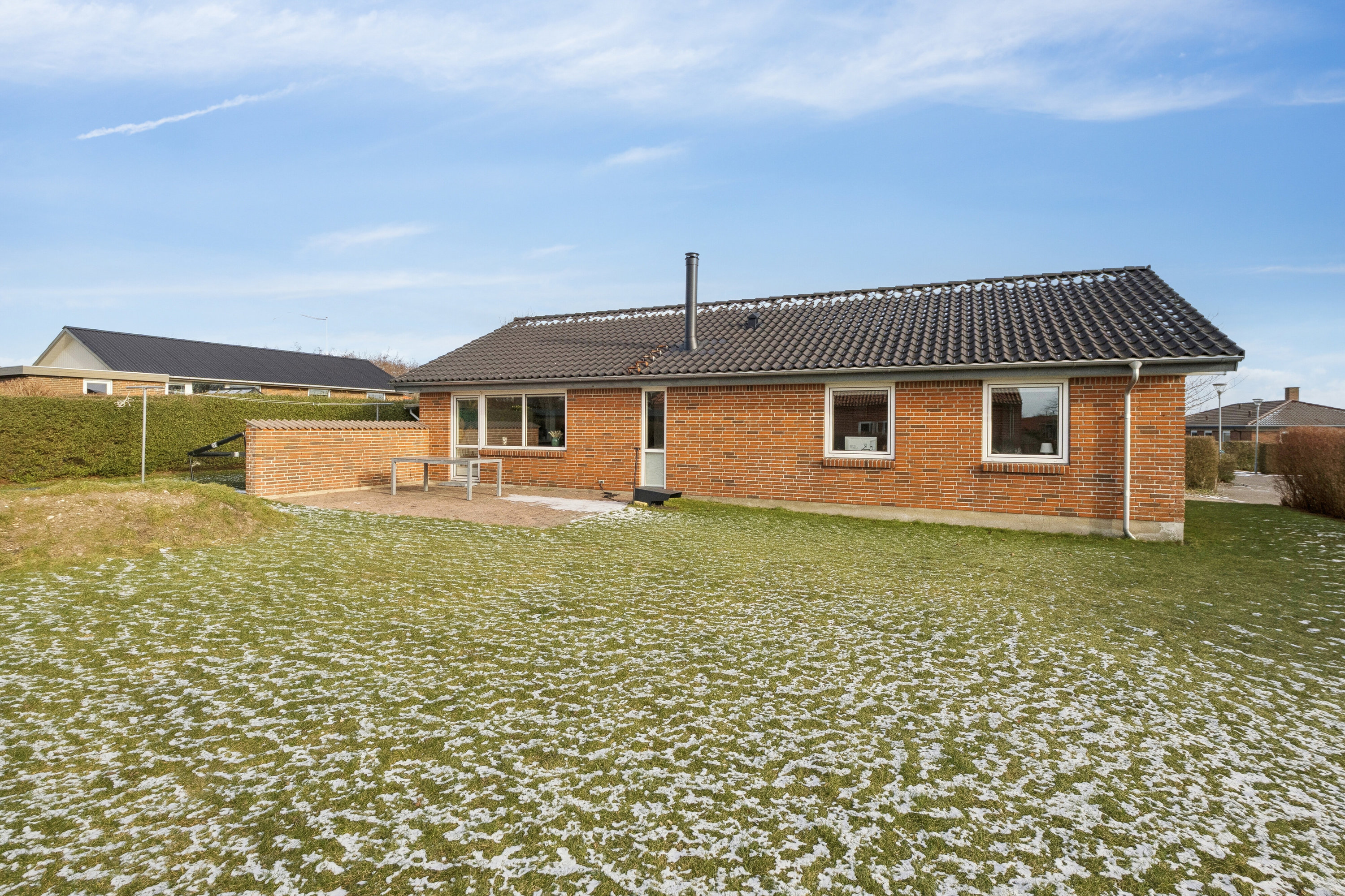 Fremhævet set fra haven billede i fuldskærmstilstand. Billede af Gyvelvej 54, 7700 Thisted