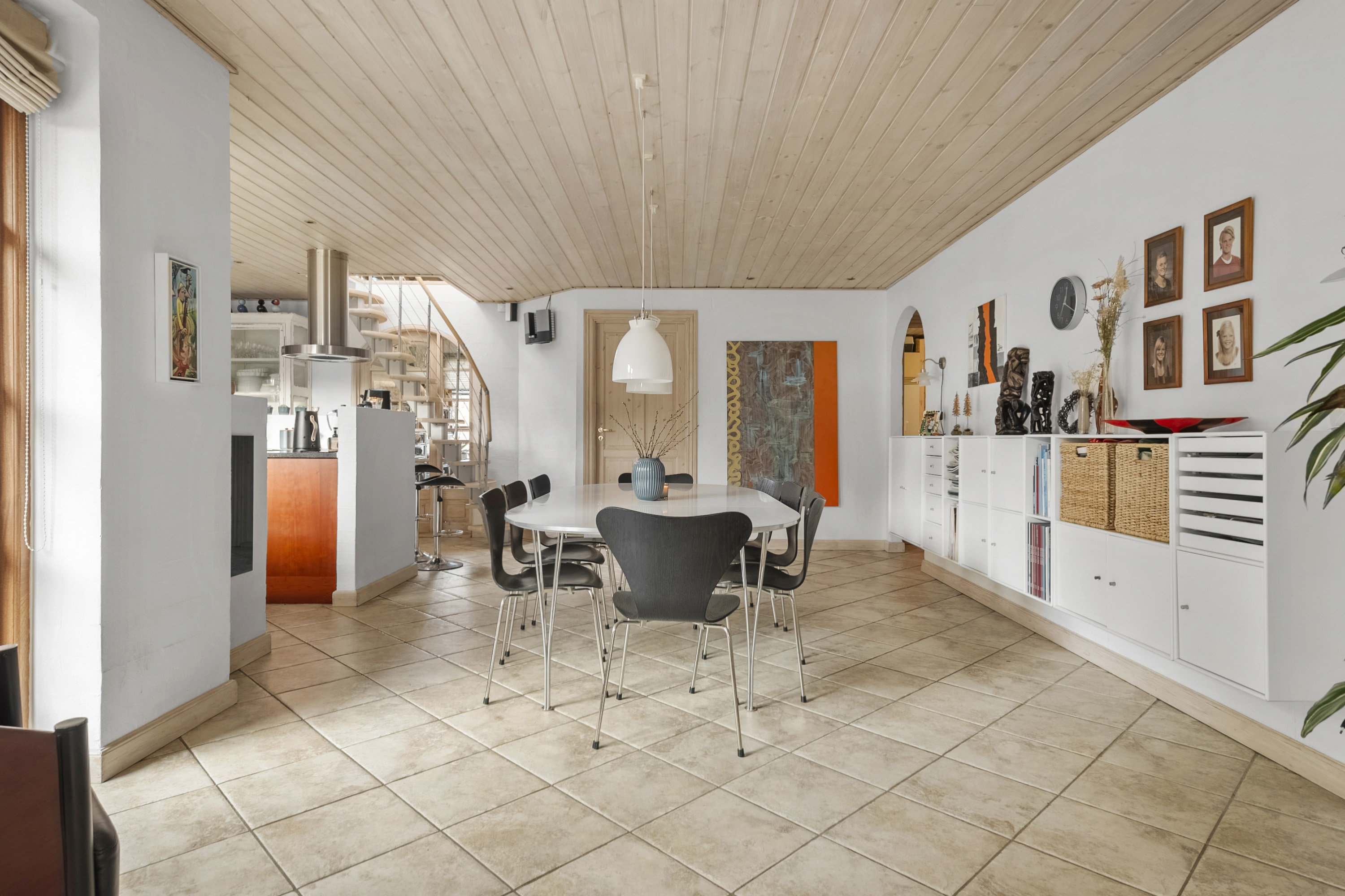 Fremhævet spisestue billede i fuldskærmstilstand. Billede af Saloparken 340, 8300 Odder