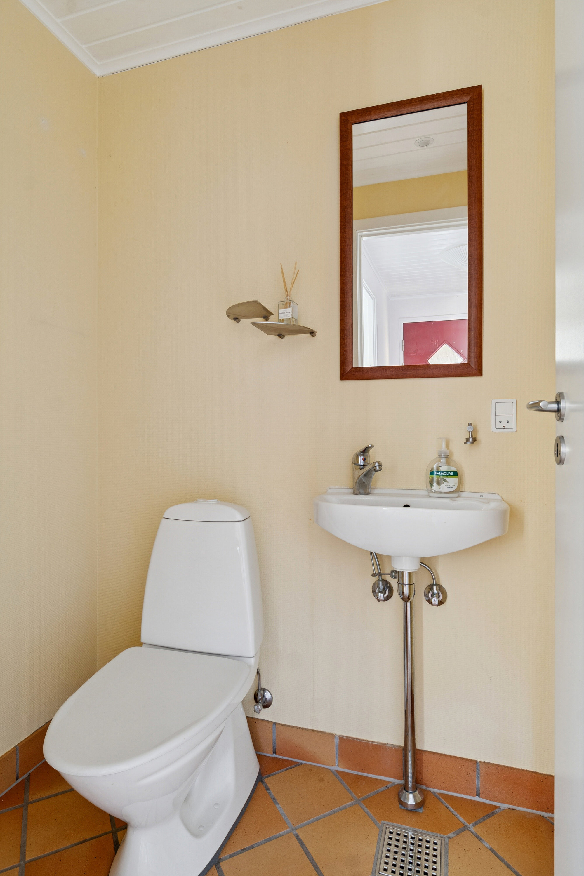 Fremhævet badeværelse billede i fuldskærmstilstand. Billede af Dokken 5, 4700 Næstved