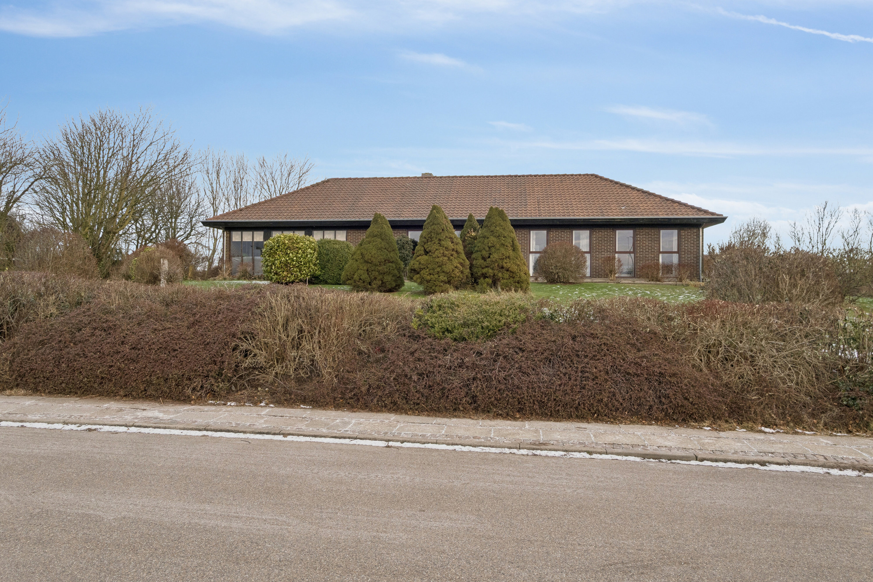 Fremhævet set fra vejen billede i fuldskærmstilstand. Billede af Svalgårdsvej 2, Sjørring, 7700 Thisted