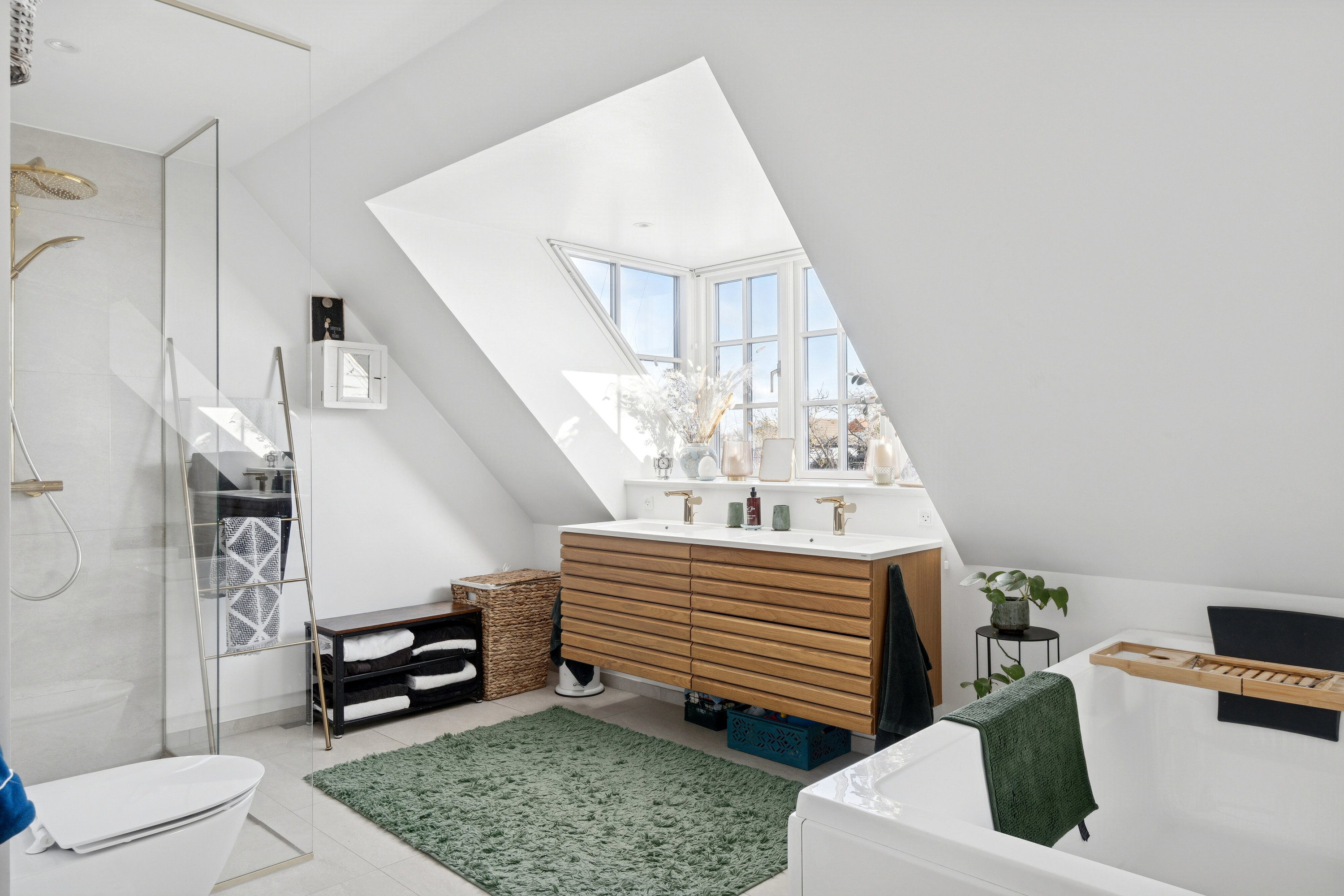 Fremhævet badeværelse billede i fuldskærmstilstand. Billede af Strøbyvej 28, 2650 Hvidovre