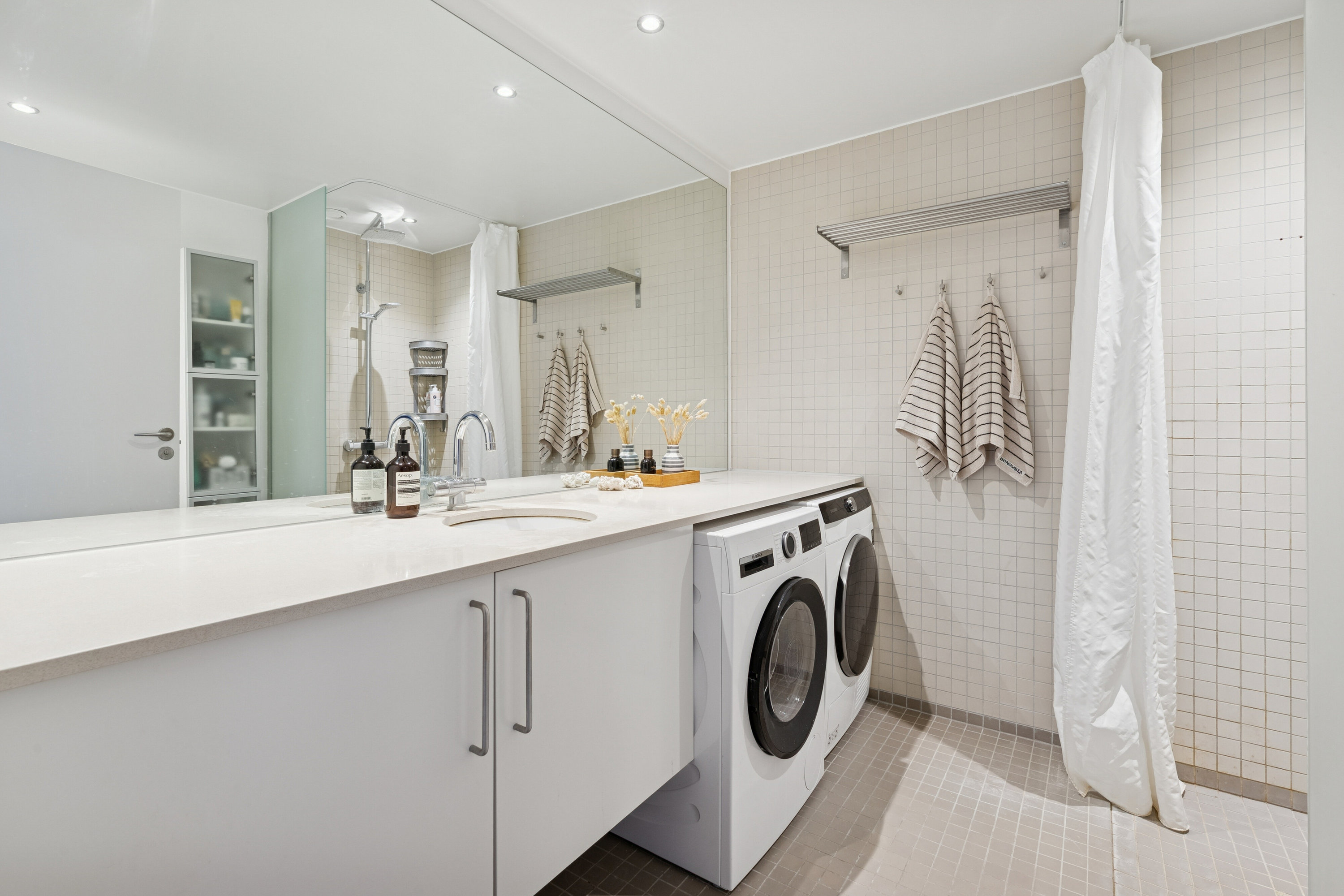 Fremhævet badeværelse billede i fuldskærmstilstand. Billede af H.C. Hansens Gade 5, 3. tv., 2300 København S