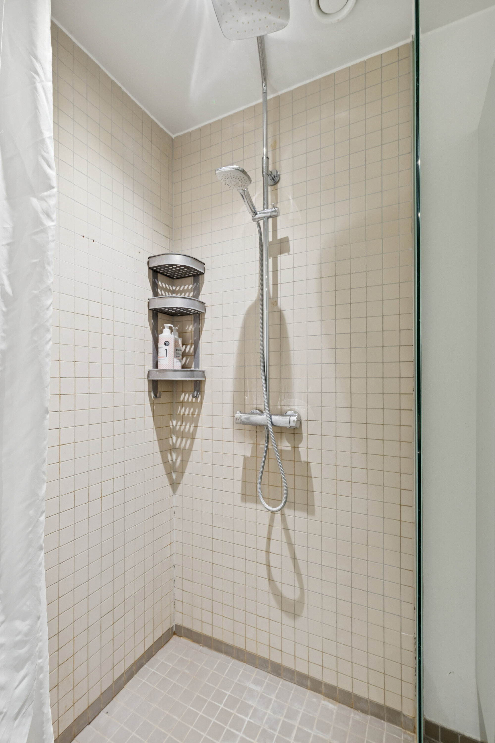 Fremhævet badeværelse billede i fuldskærmstilstand. Billede af H.C. Hansens Gade 5, 3. tv., 2300 København S