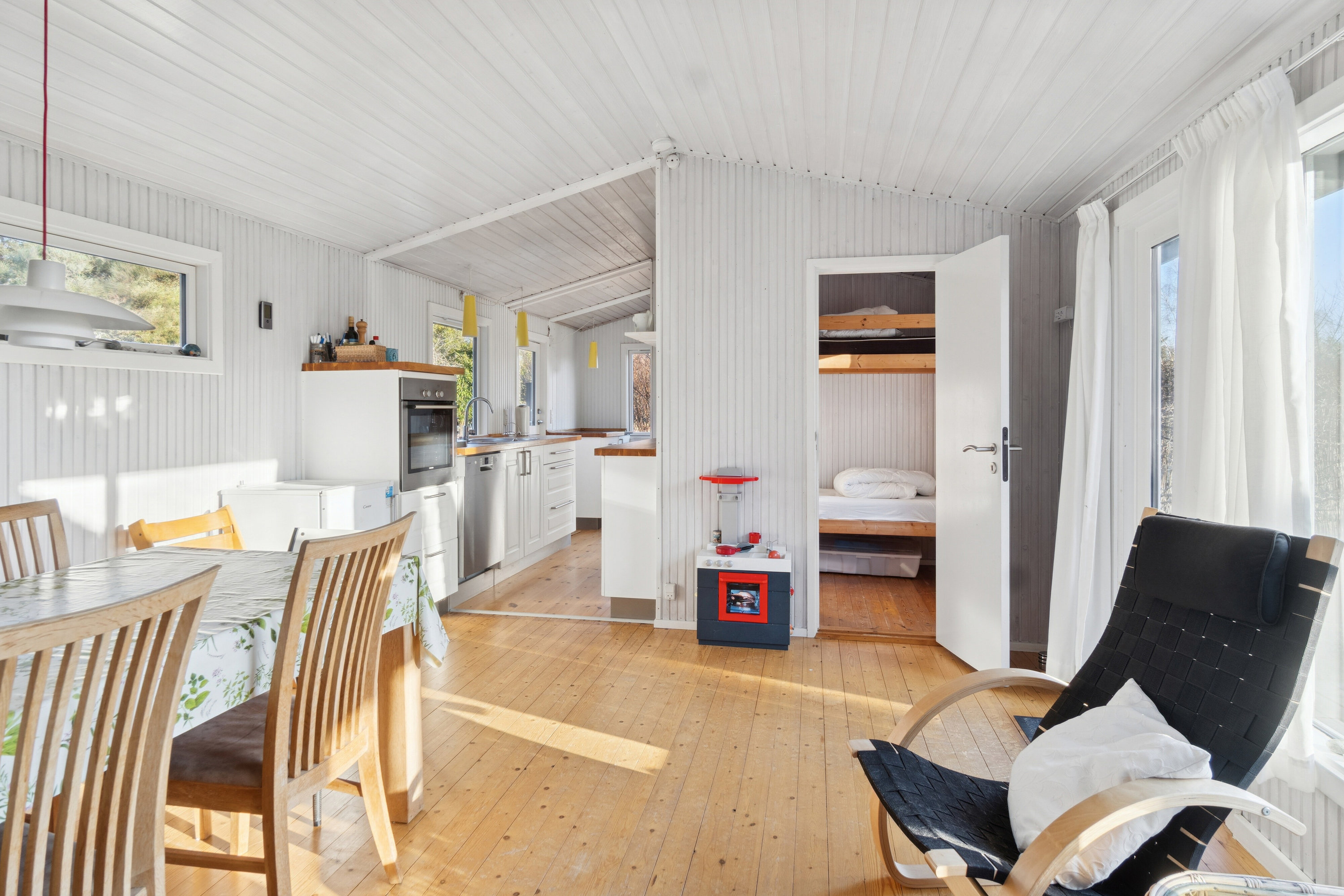 Fremhævet spisestue billede i fuldskærmstilstand. Billede af Strandbjerggårdsvej 23, 4400 Kalundborg