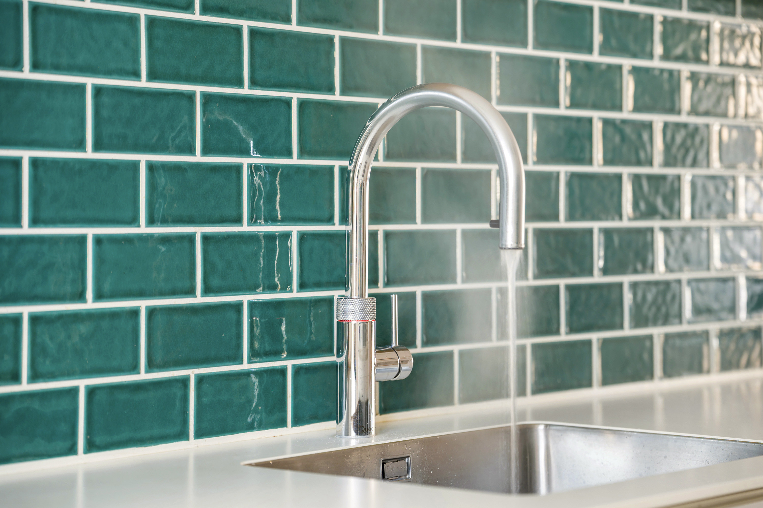 Fremhævet køkken billede i fuldskærmstilstand. Billede af Ralphs Vænge 19, 2950 Vedbæk