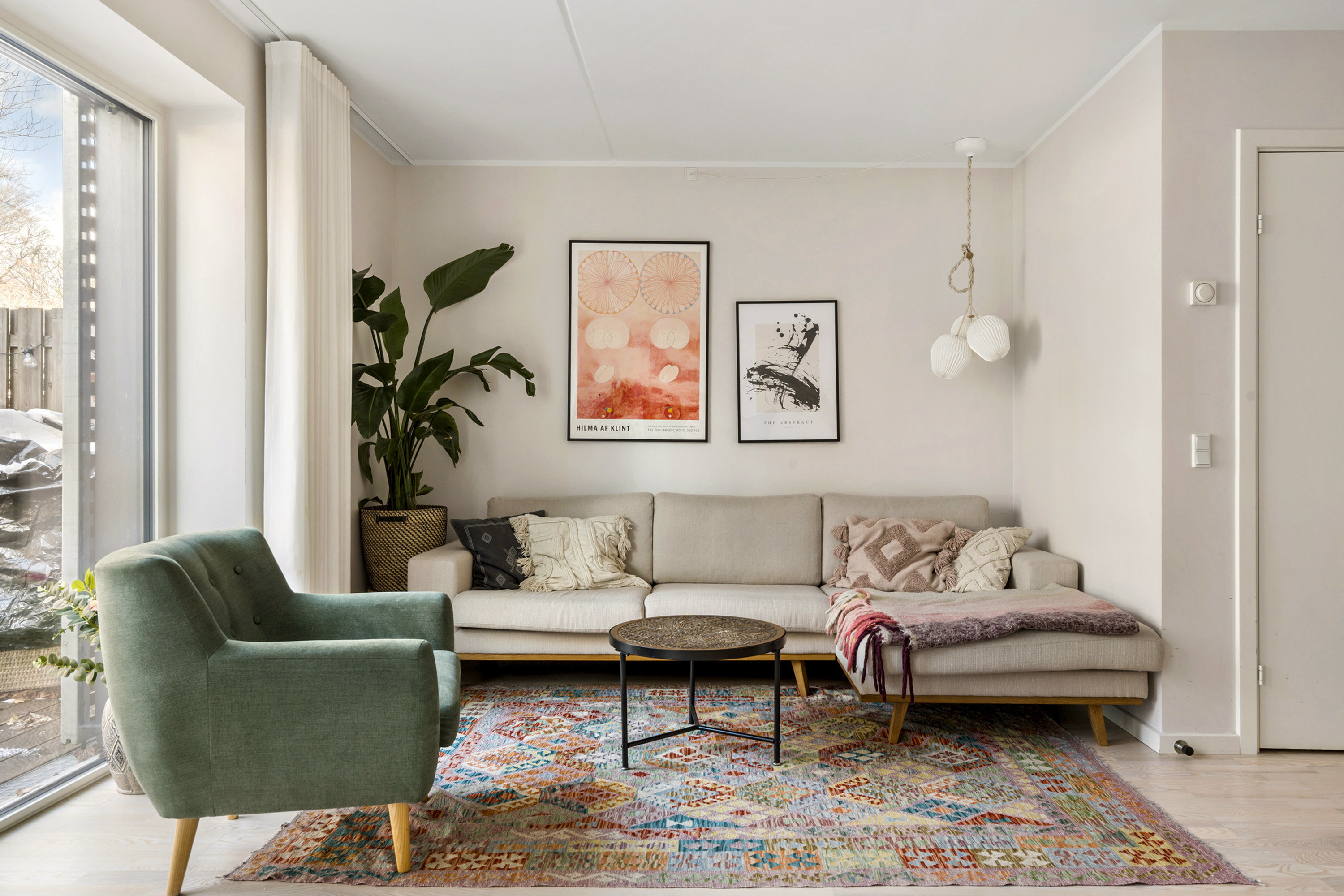 Fremhævet stue billede i fuldskærmstilstand. Billede af Ralphs Vænge 19, 2950 Vedbæk