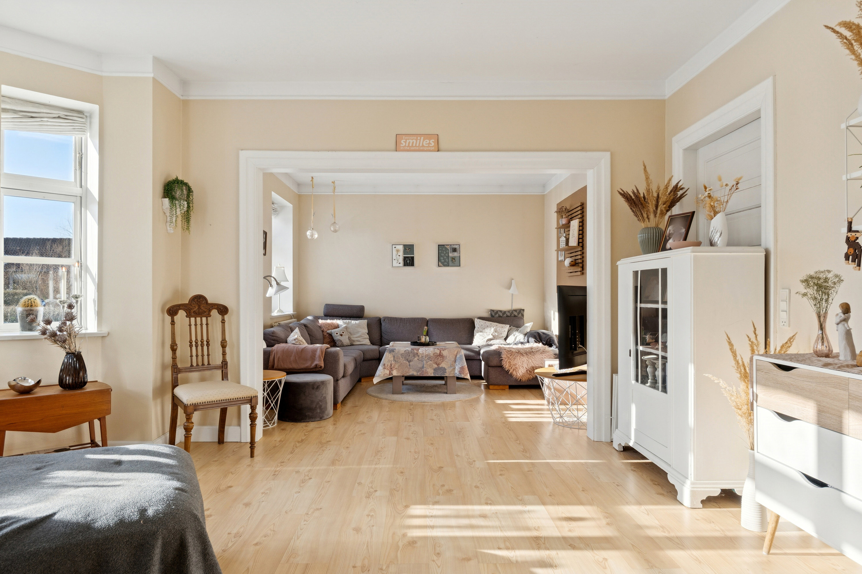 Fremhævet stue billede i fuldskærmstilstand. Billede af Frydendalvej 52, Vejbæk, 6330 Padborg