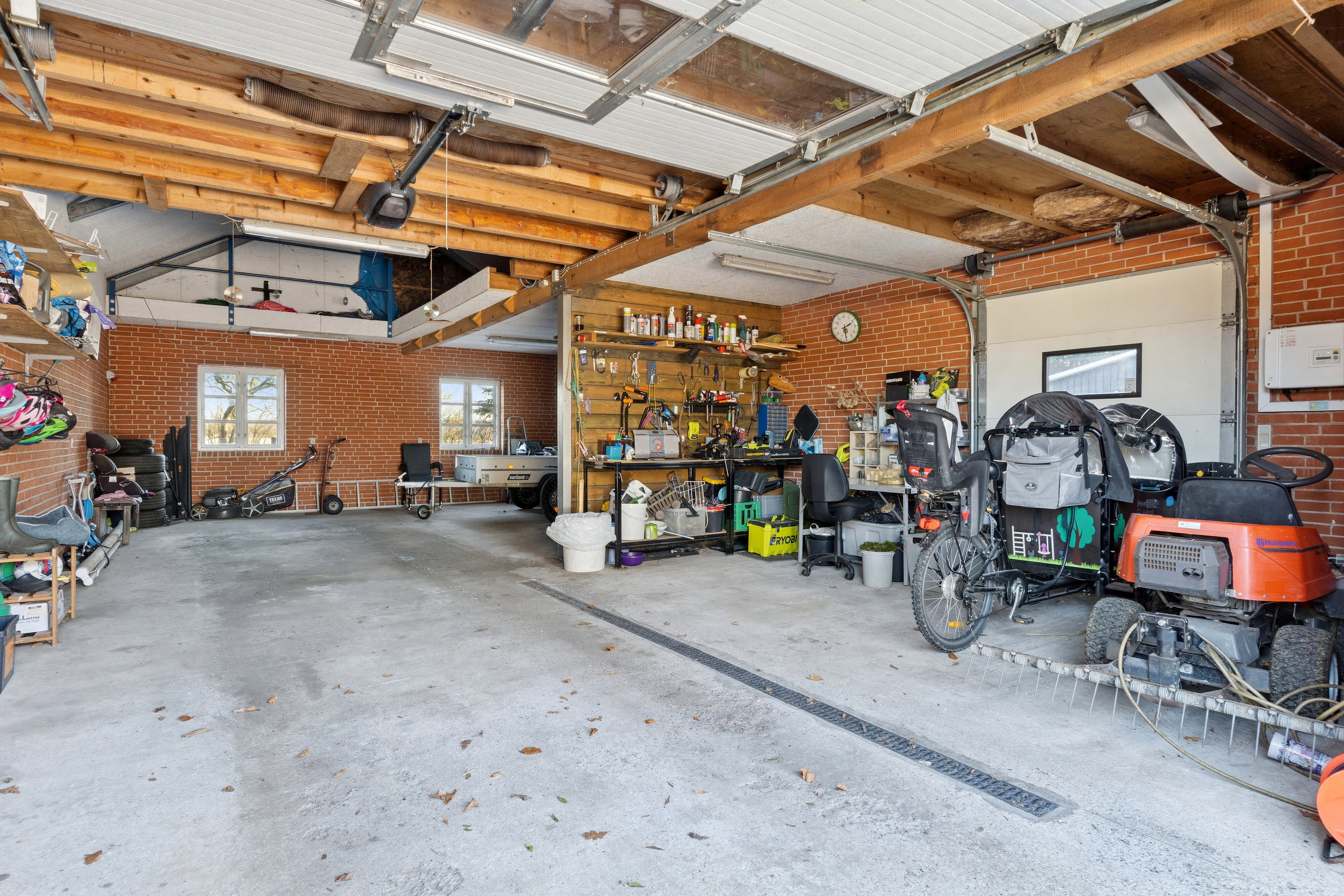 Fremhævet garage billede i fuldskærmstilstand. Billede af Frydendalvej 52, Vejbæk, 6330 Padborg