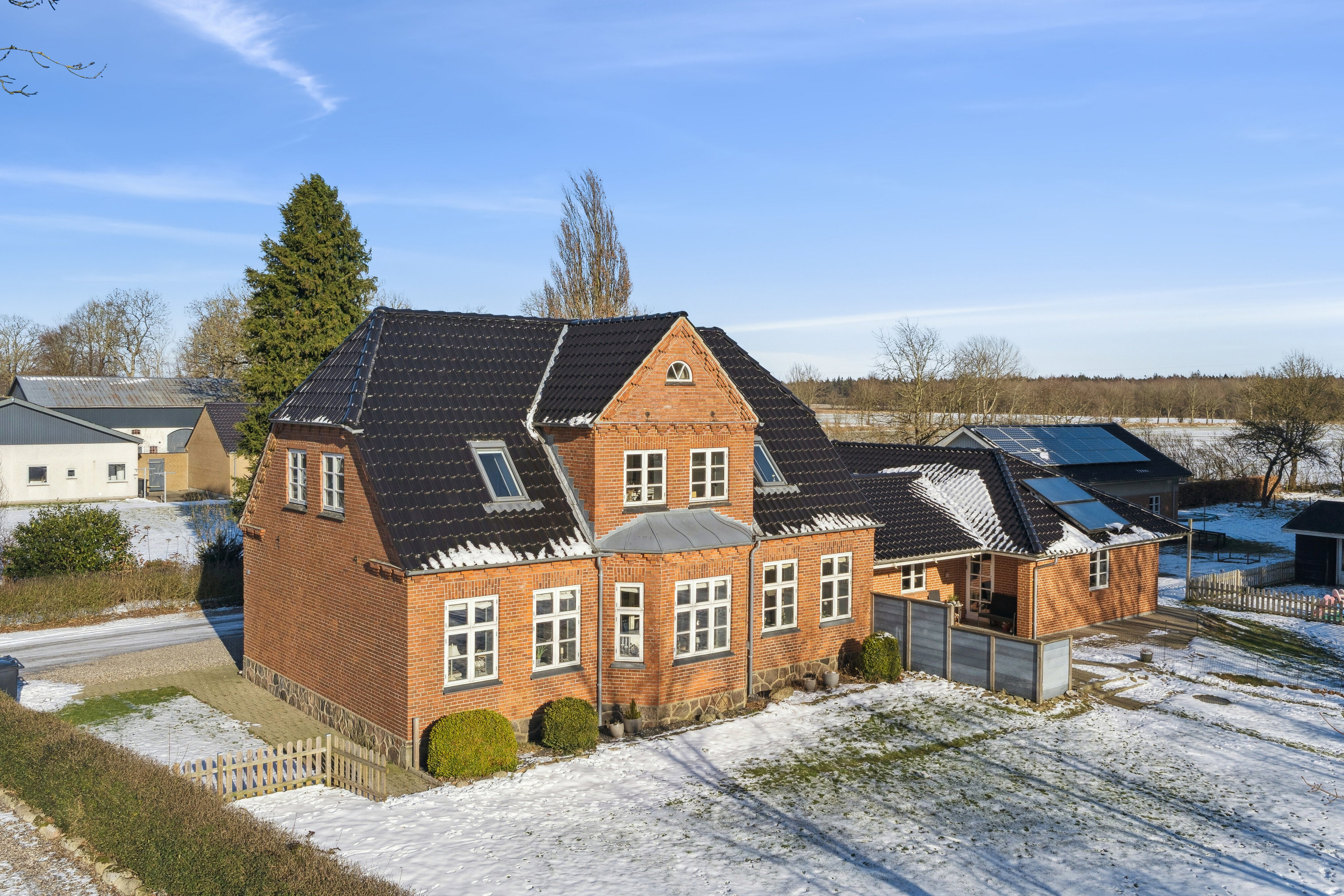 Fremhævet set fra haven billede i fuldskærmstilstand. Billede af Frydendalvej 52, Vejbæk, 6330 Padborg