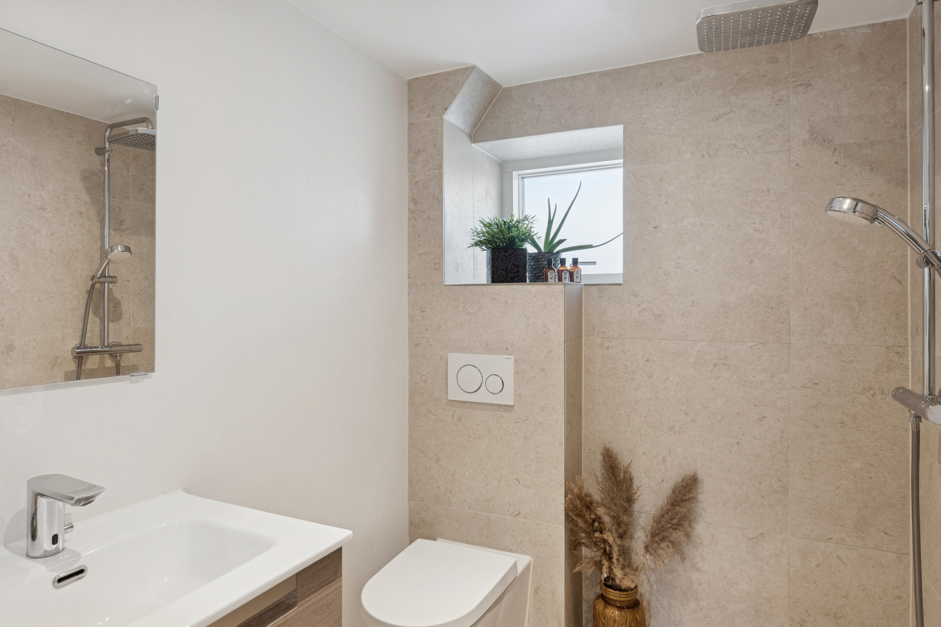 Fremhævet badeværelse billede i fuldskærmstilstand. Billede af Vinkelvænget 11, 2610 Rødovre