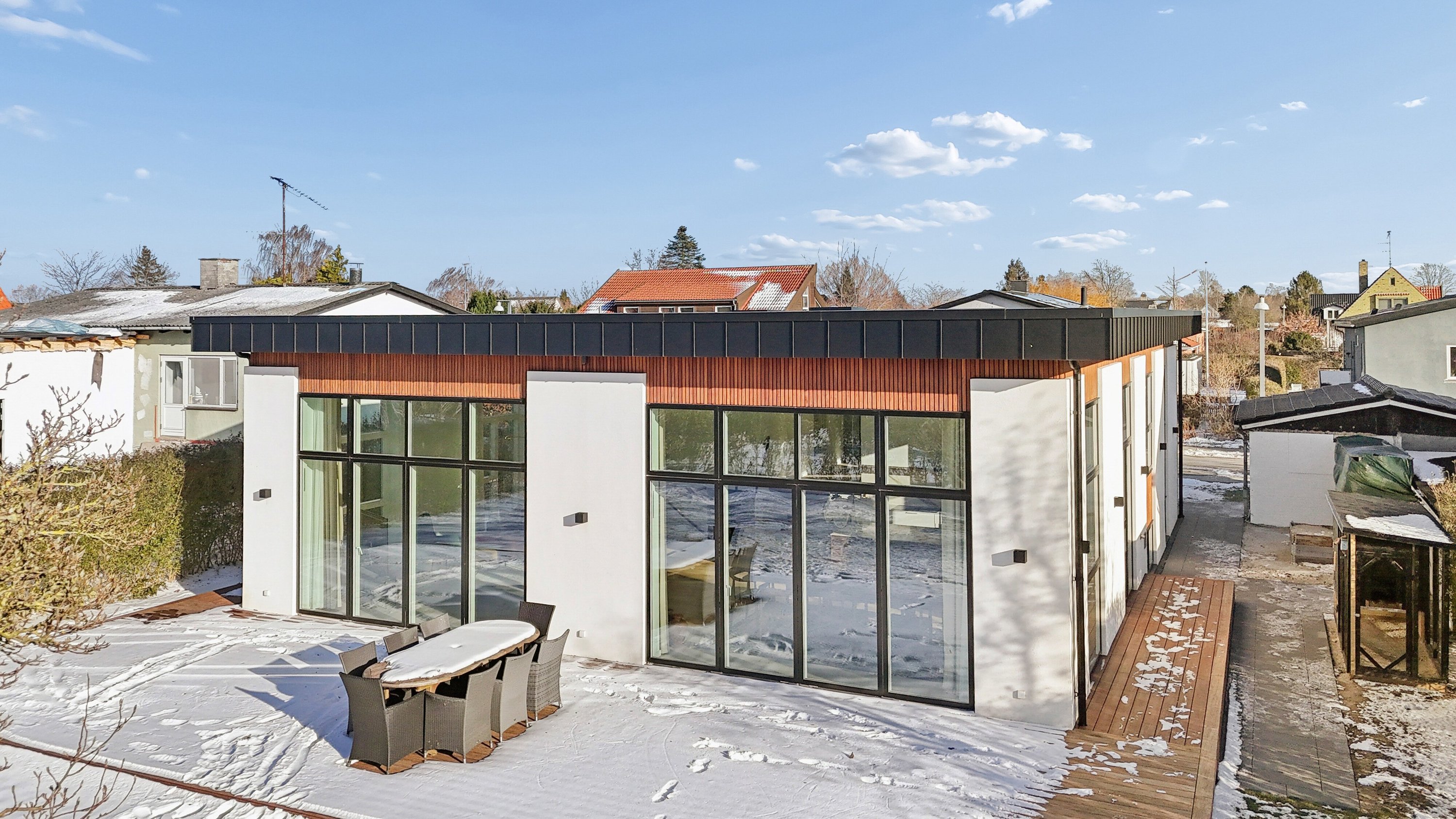 Fremhævet set fra haven billede i fuldskærmstilstand. Billede af Vinkelvænget 11, 2610 Rødovre