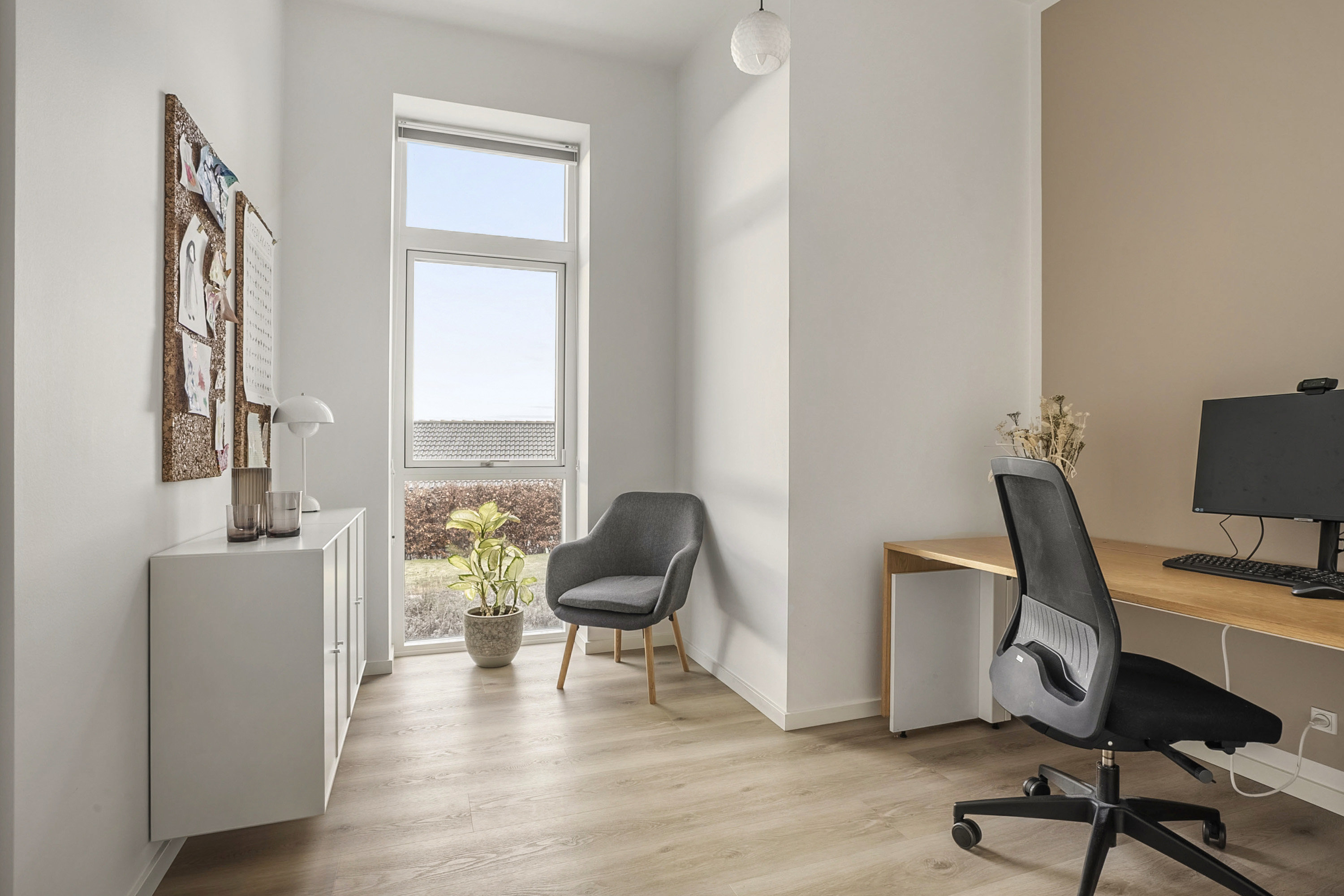 Fremhævet kontor billede i fuldskærmstilstand. Billede af Renrosen 12, 8700 Horsens