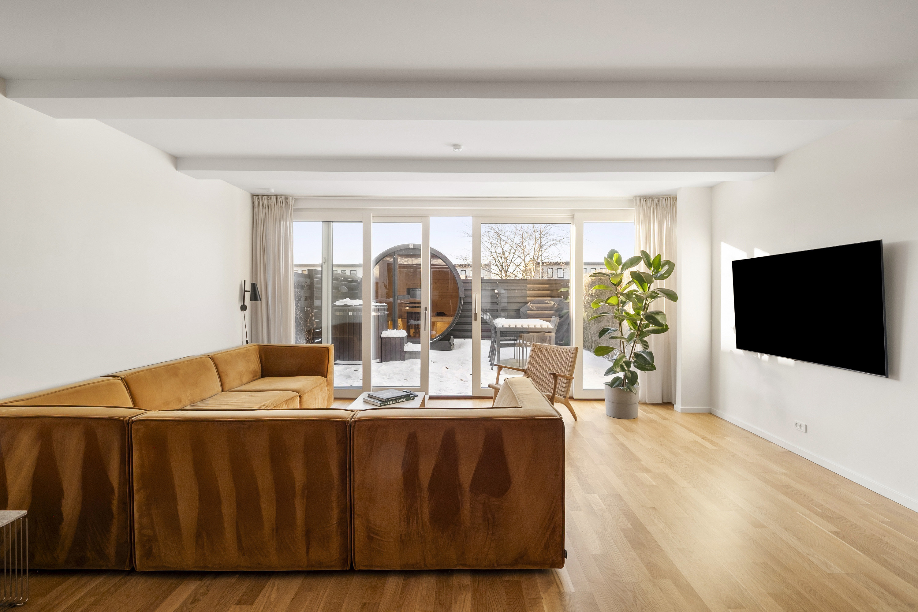 Fremhævet stue billede i fuldskærmstilstand. Billede af Ligustervangen 112, 3450 Allerød