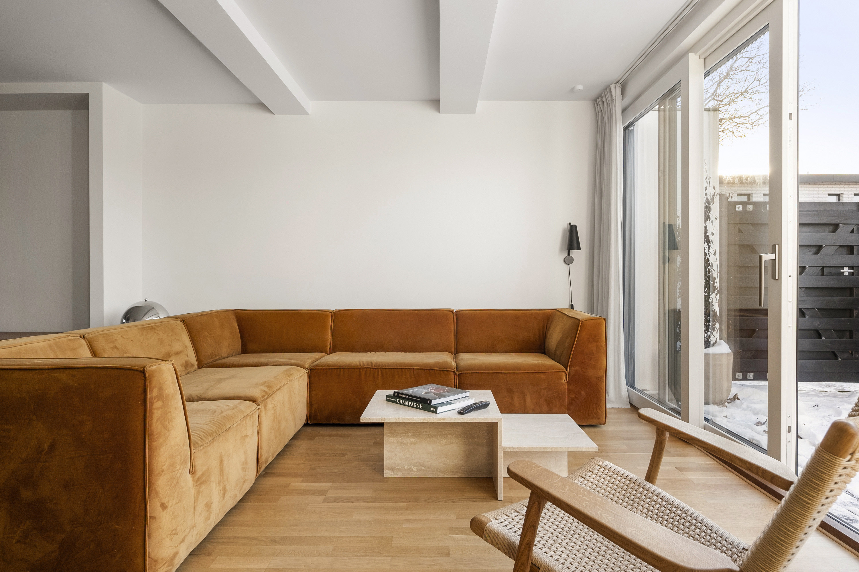 Fremhævet stue billede i fuldskærmstilstand. Billede af Ligustervangen 112, 3450 Allerød