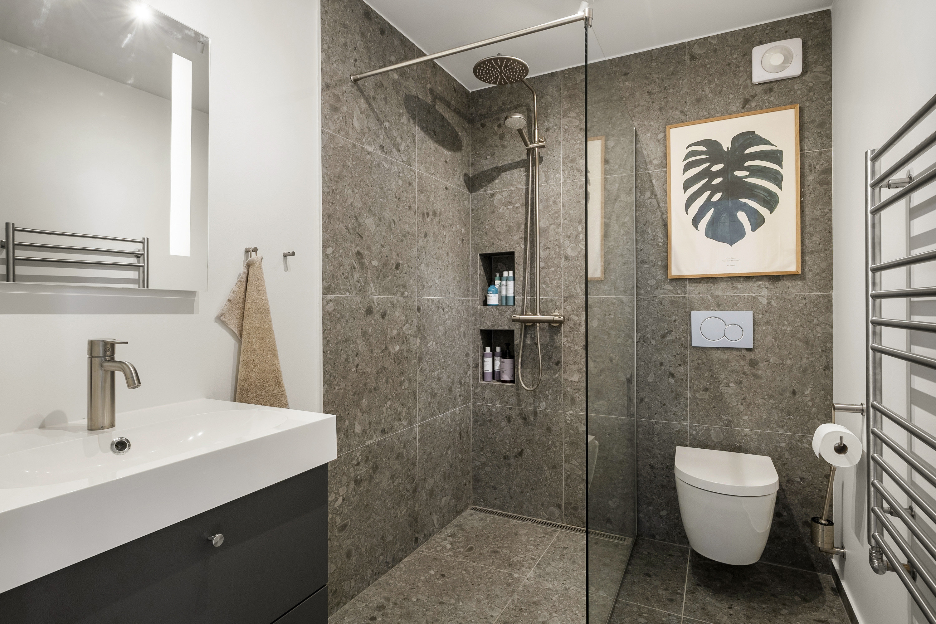 Fremhævet badeværelse billede i fuldskærmstilstand. Billede af Ligustervangen 112, 3450 Allerød